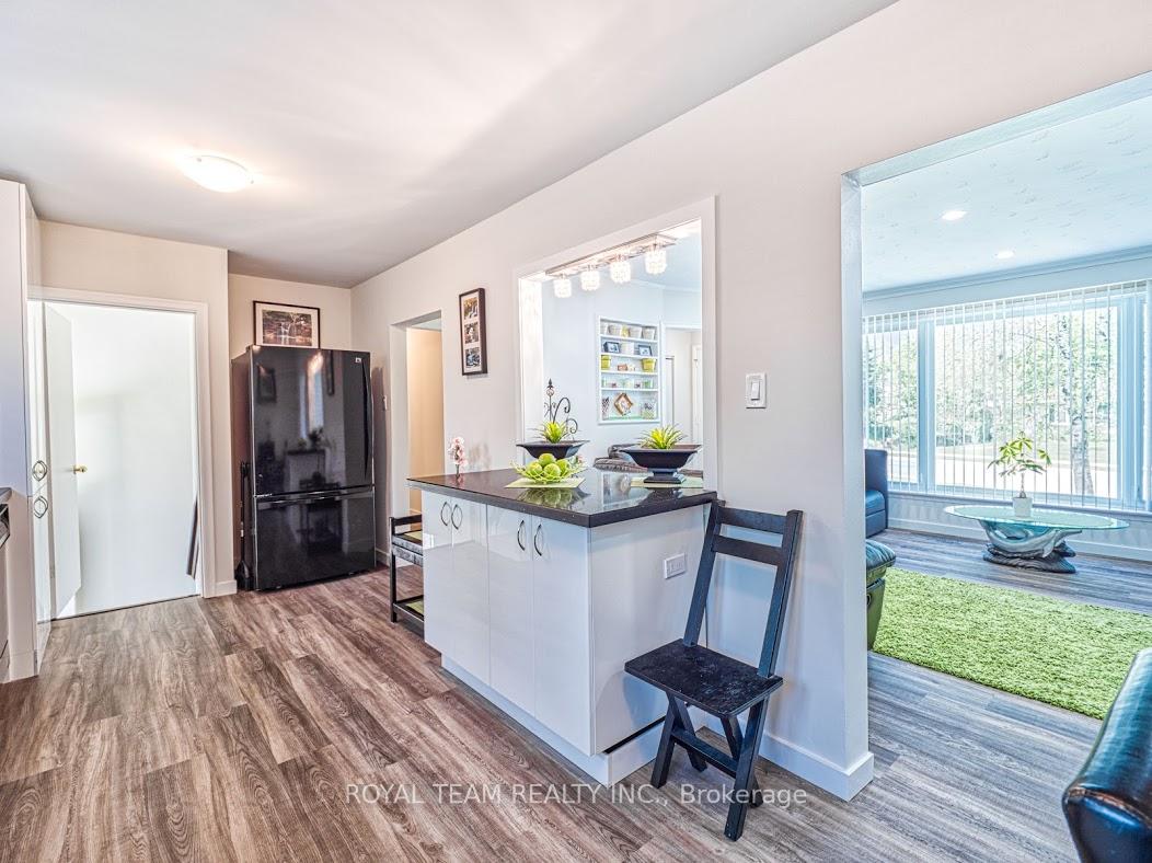 Photo 4 of 104 Lewis Drive, Newmarket, Central Newmarket — HOMEH