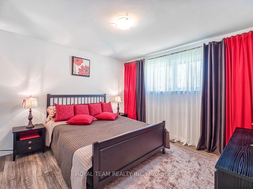 Photo 5 of 104 Lewis Drive, Newmarket, Central Newmarket — HOMEH