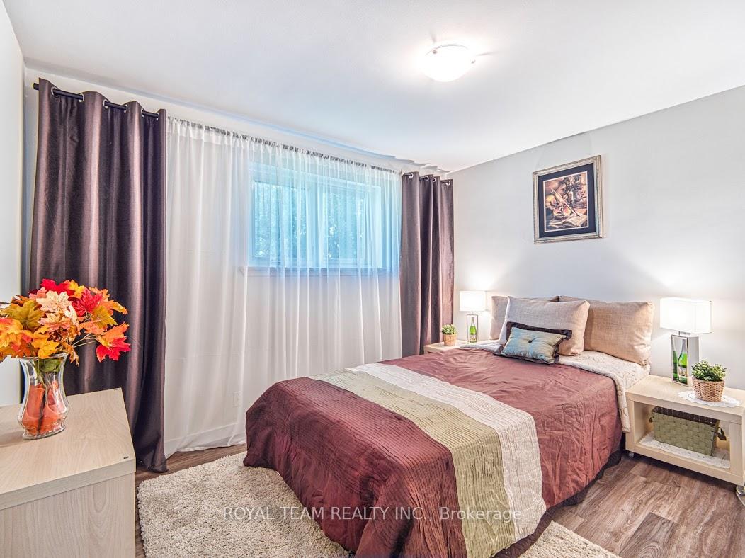 Photo 6 of 104 Lewis Drive, Newmarket, Central Newmarket — HOMEH