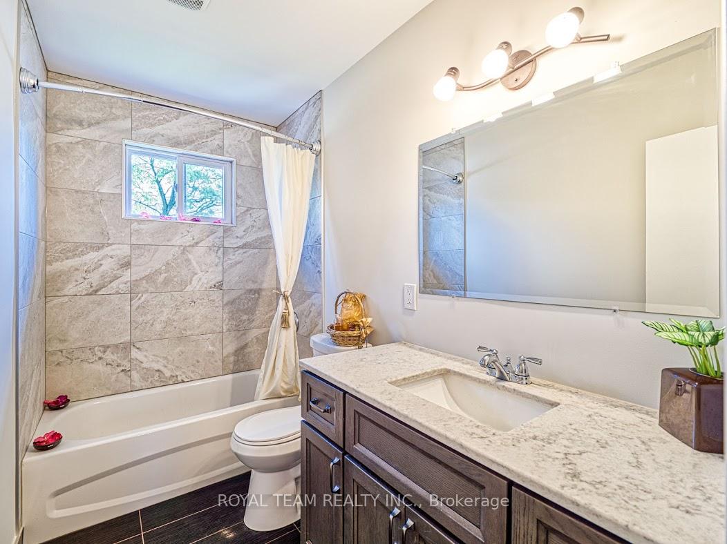 Photo 8 of 104 Lewis Drive, Newmarket, Central Newmarket — HOMEH