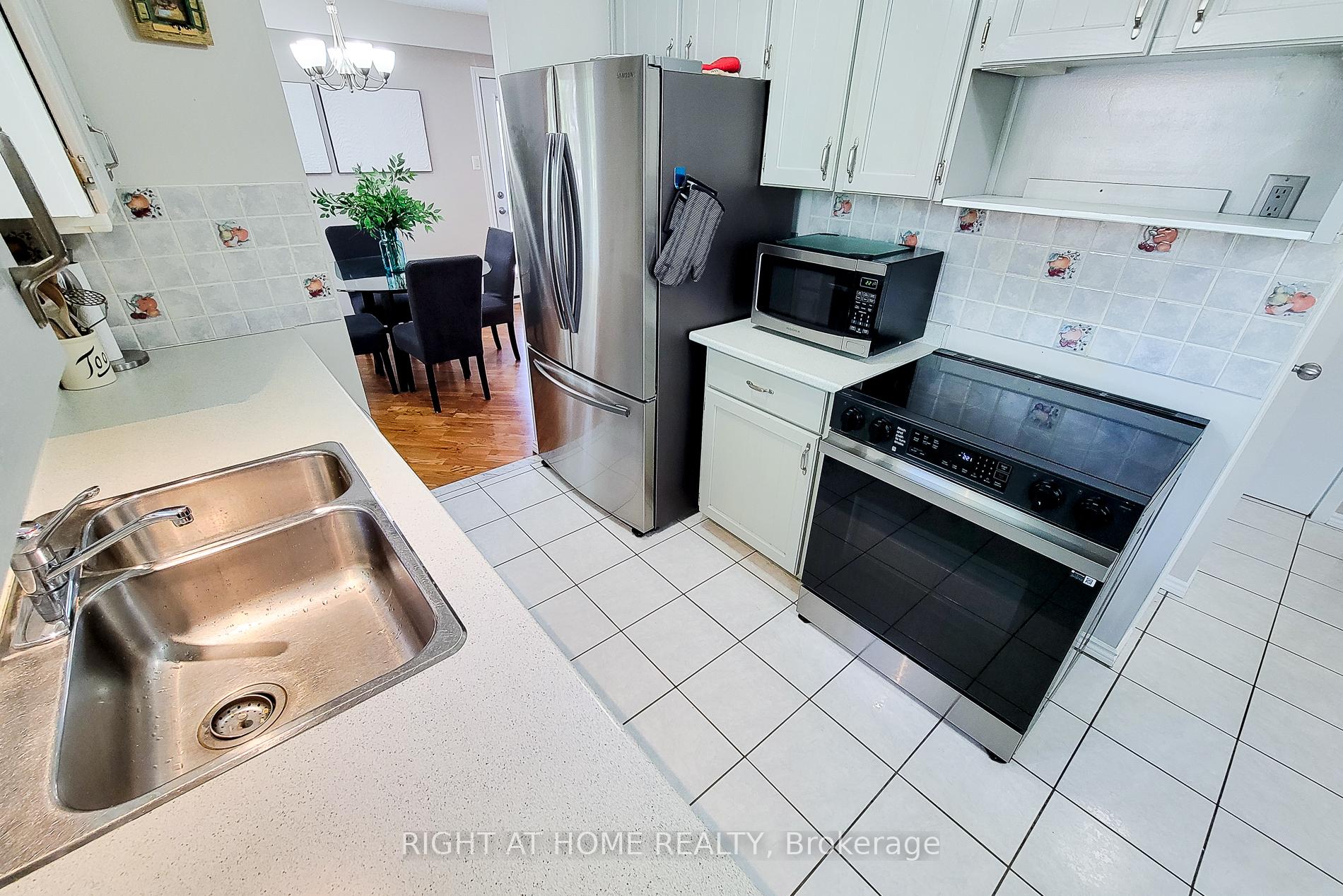 Photo 5 of 550 Hayward Crescent, Milton, Timberlea — HOMEH