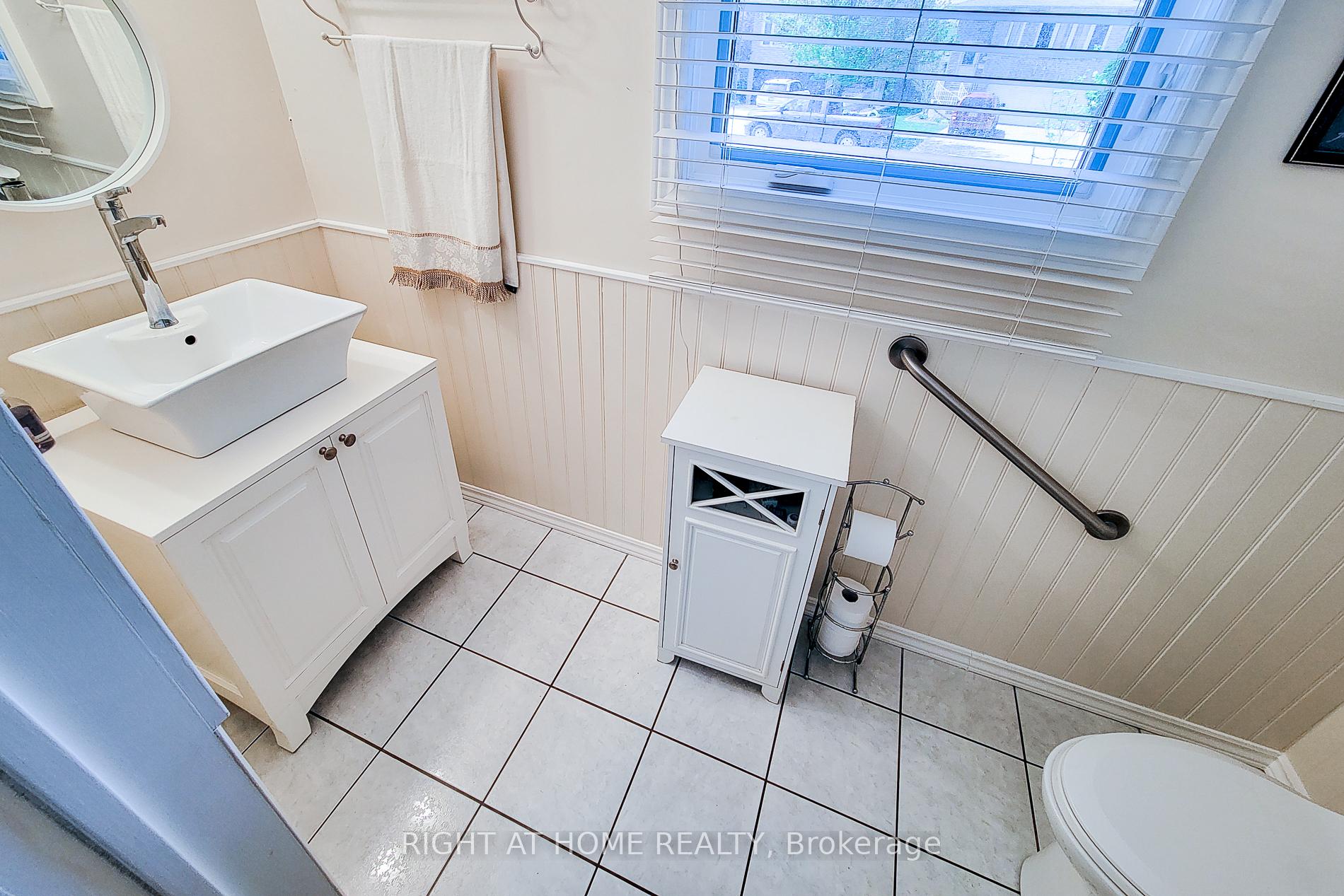 Photo 3 of 550 Hayward Crescent, Milton, Timberlea — HOMEH