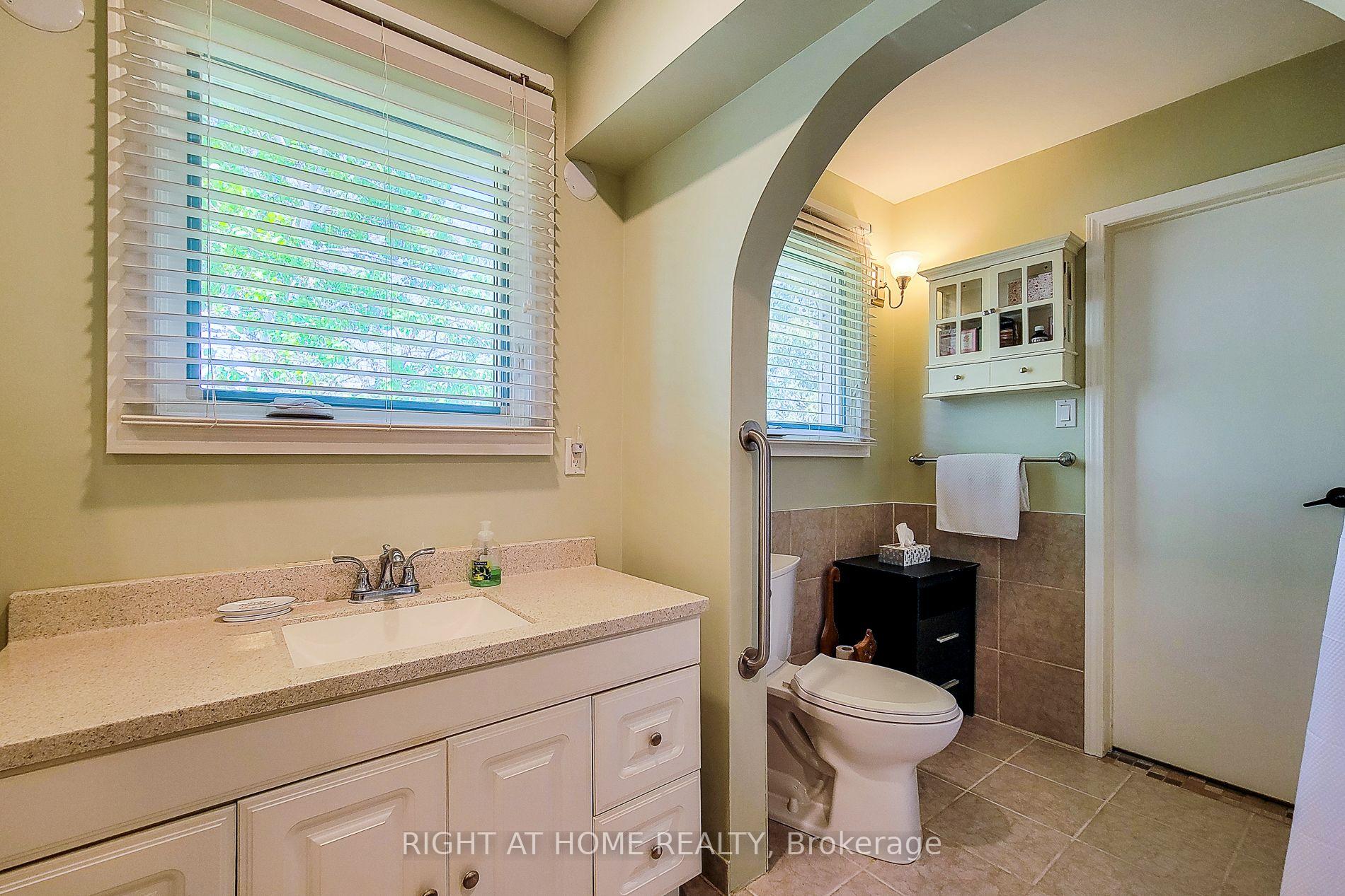 Photo 10 of 550 Hayward Crescent, Milton, Timberlea — HOMEH