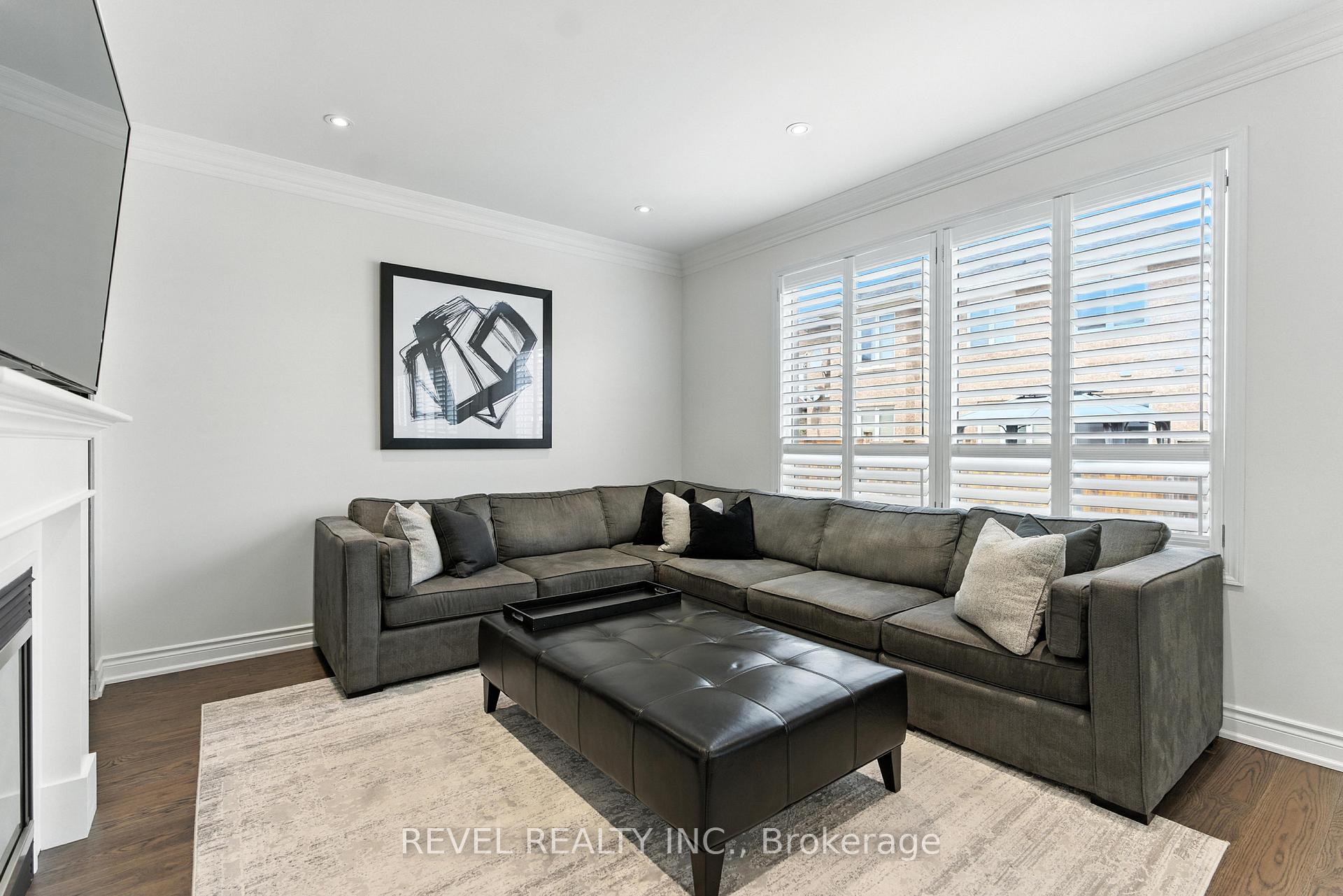 Photo 3 of 601 Brothers Crescent, Milton, Coates — HOMEH