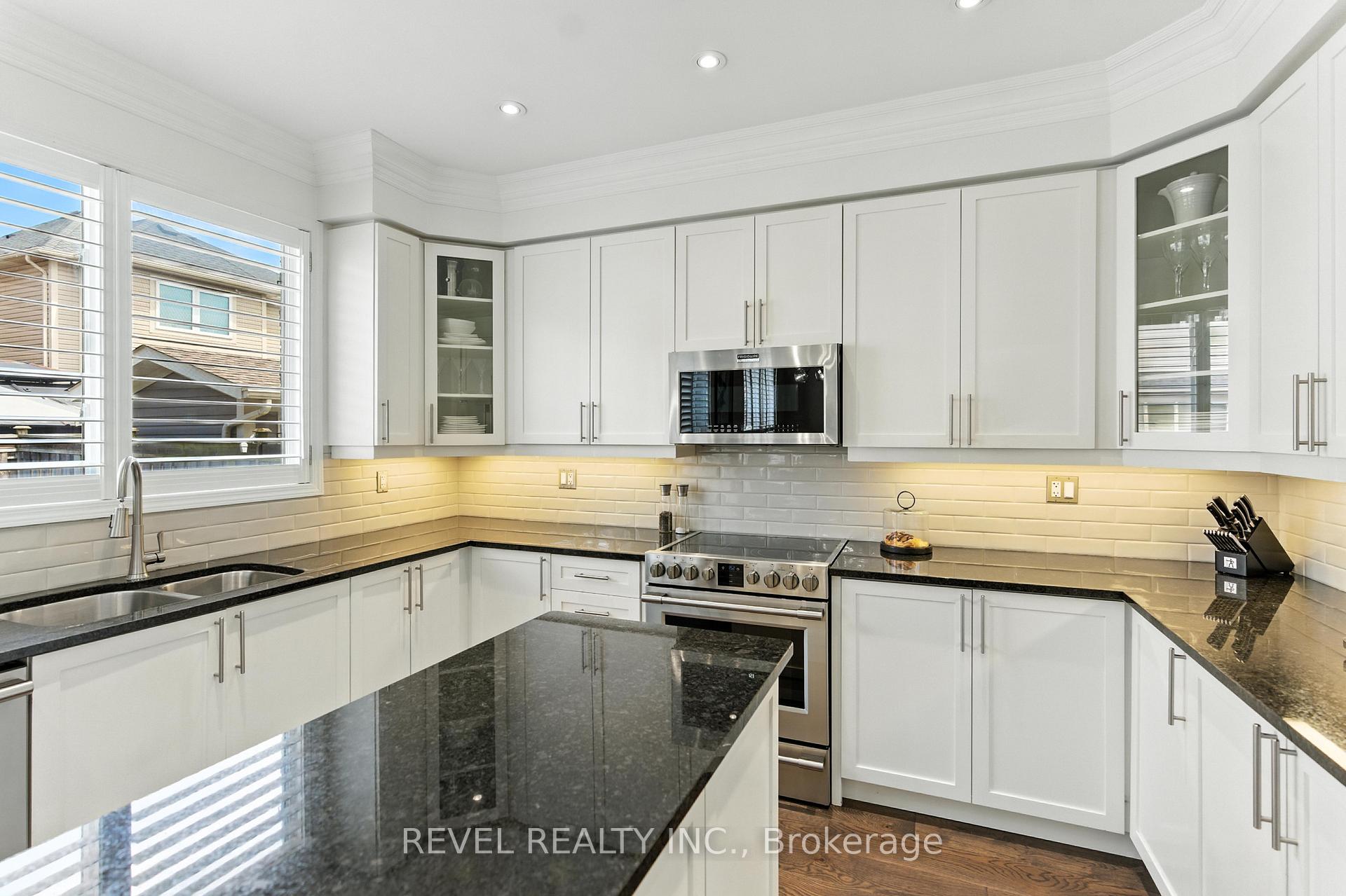 Photo 21 of 601 Brothers Crescent, Milton, Coates — HOMEH