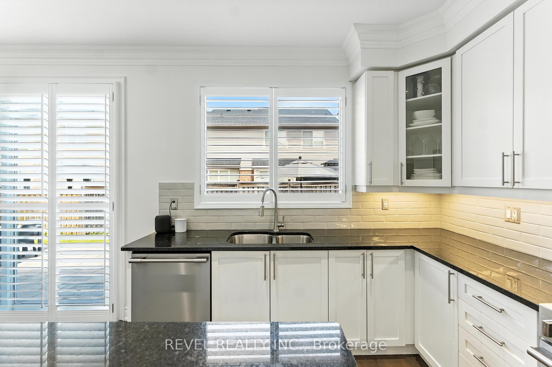 Photo 6 of 601 Brothers Crescent, Milton, Coates — HOMEH