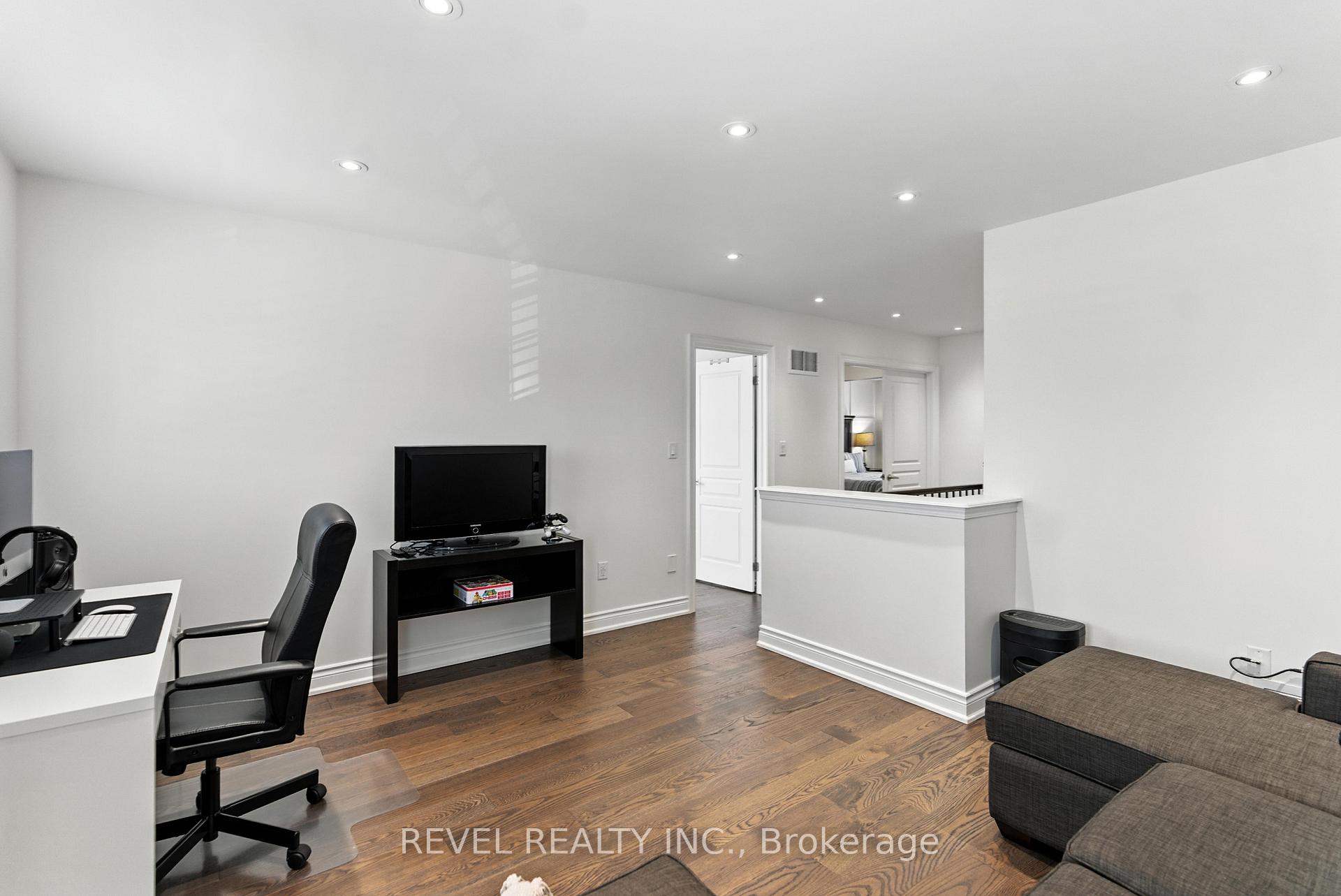 Photo 19 of 601 Brothers Crescent, Milton, Coates — HOMEH