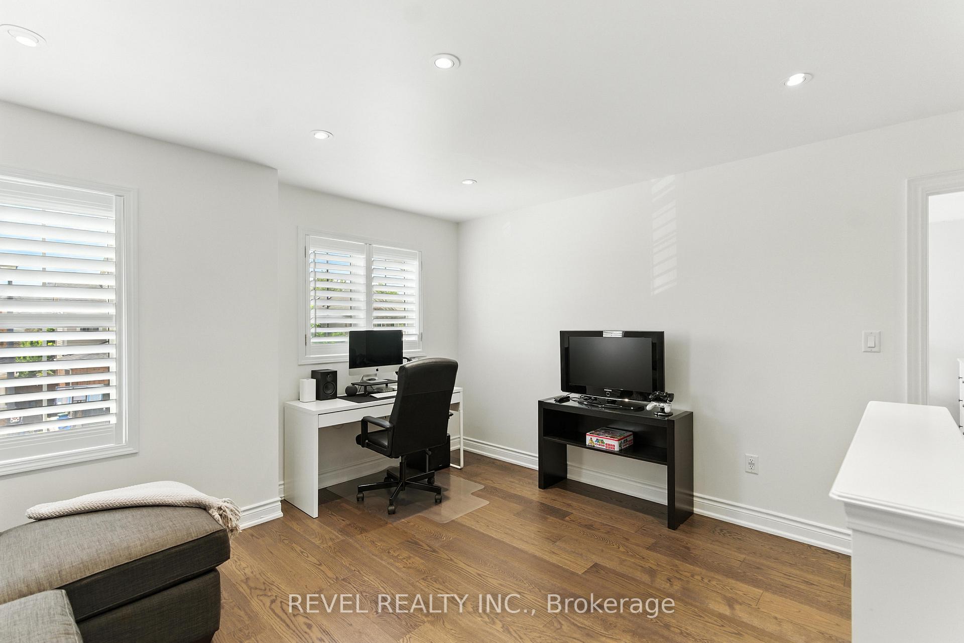 Photo 5 of 601 Brothers Crescent, Milton, Coates — HOMEH