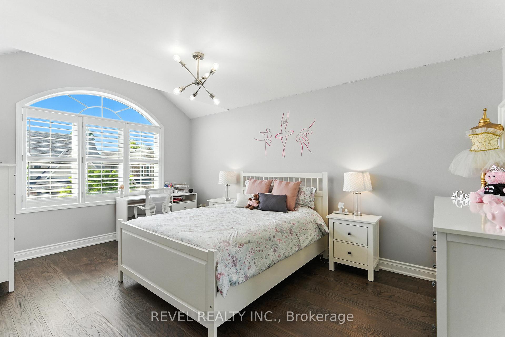 Photo 12 of 601 Brothers Crescent, Milton, Coates — HOMEH