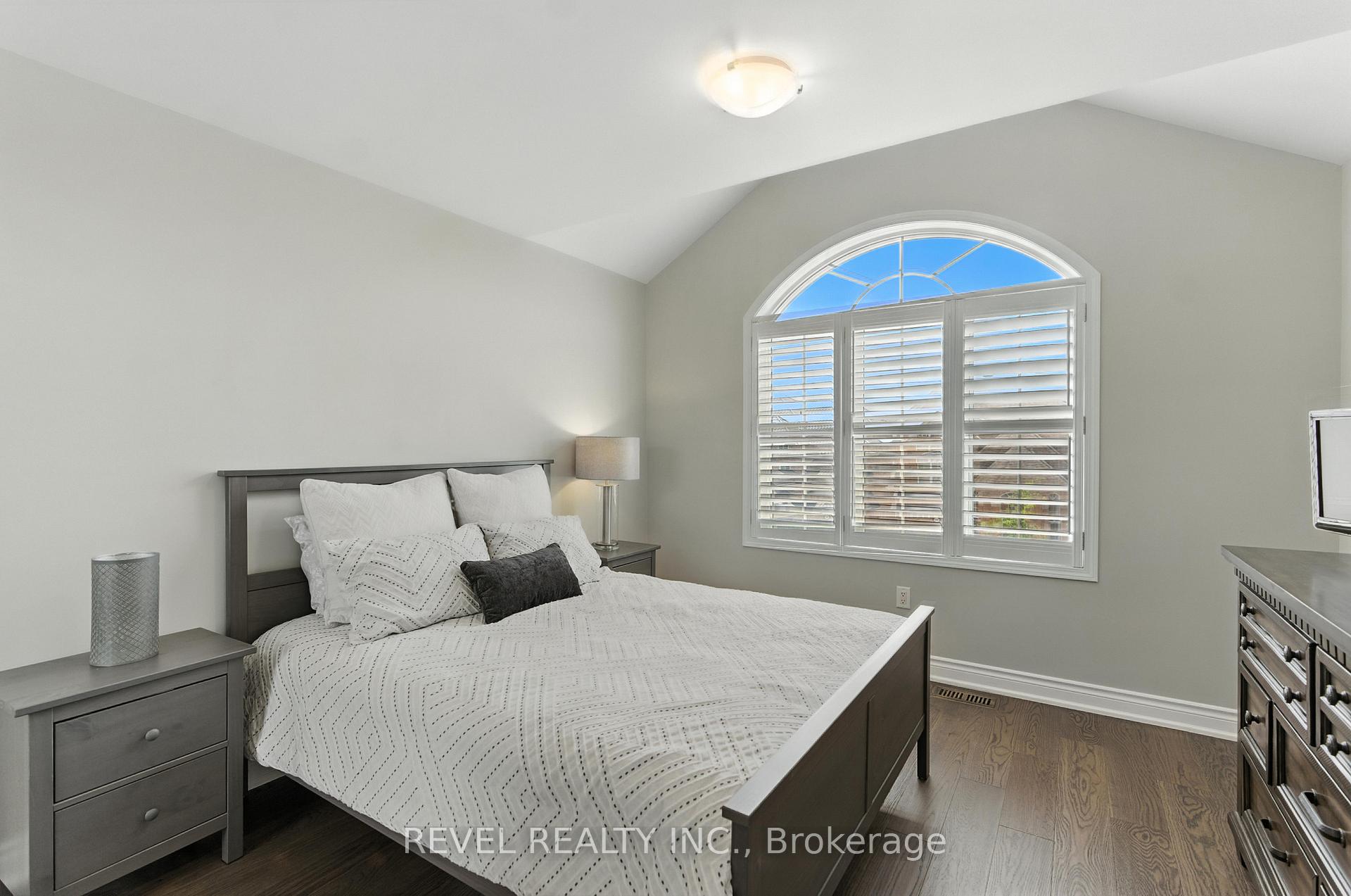 Photo 35 of 601 Brothers Crescent, Milton, Coates — HOMEH