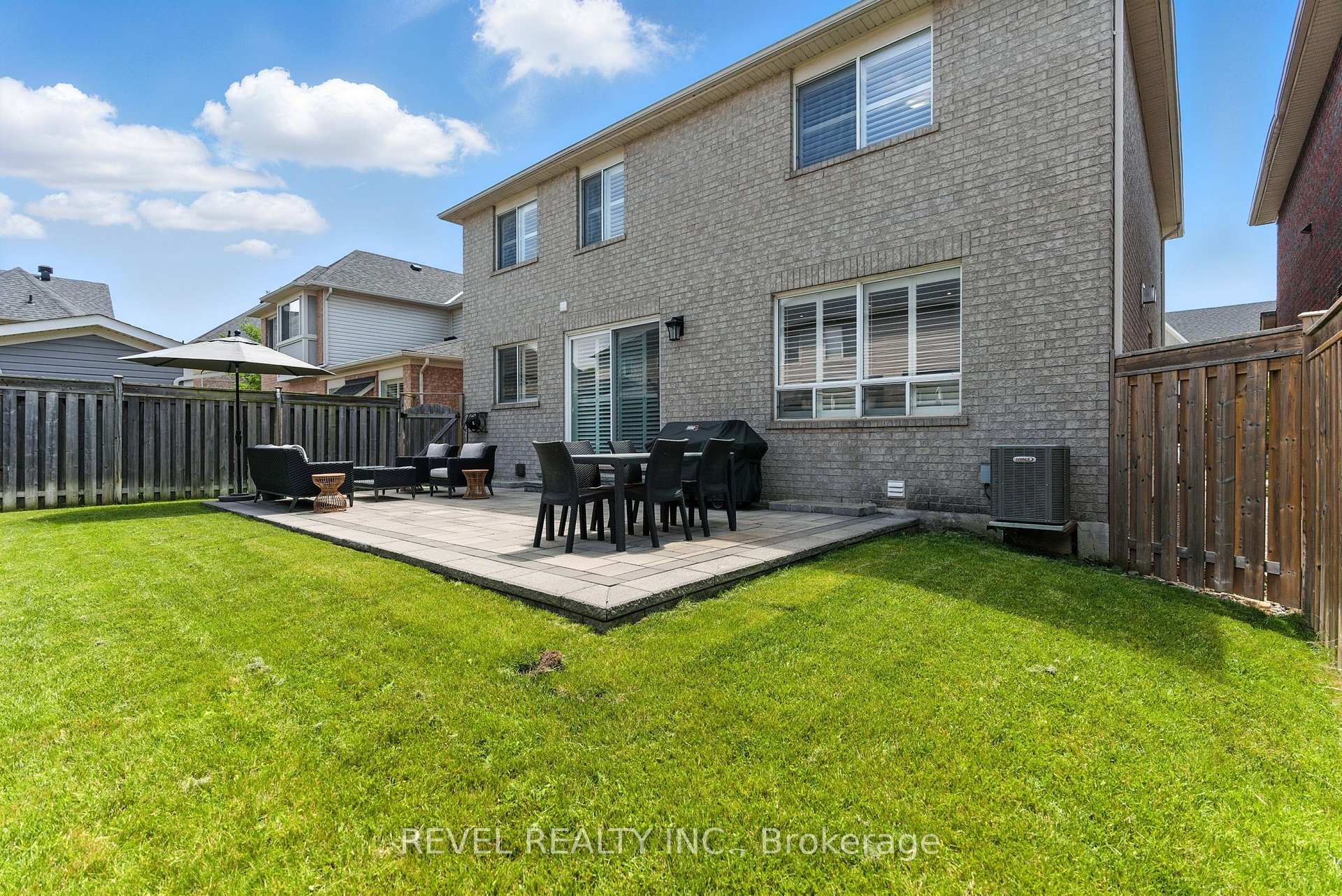 Photo 33 of 601 Brothers Crescent, Milton, Coates — HOMEH