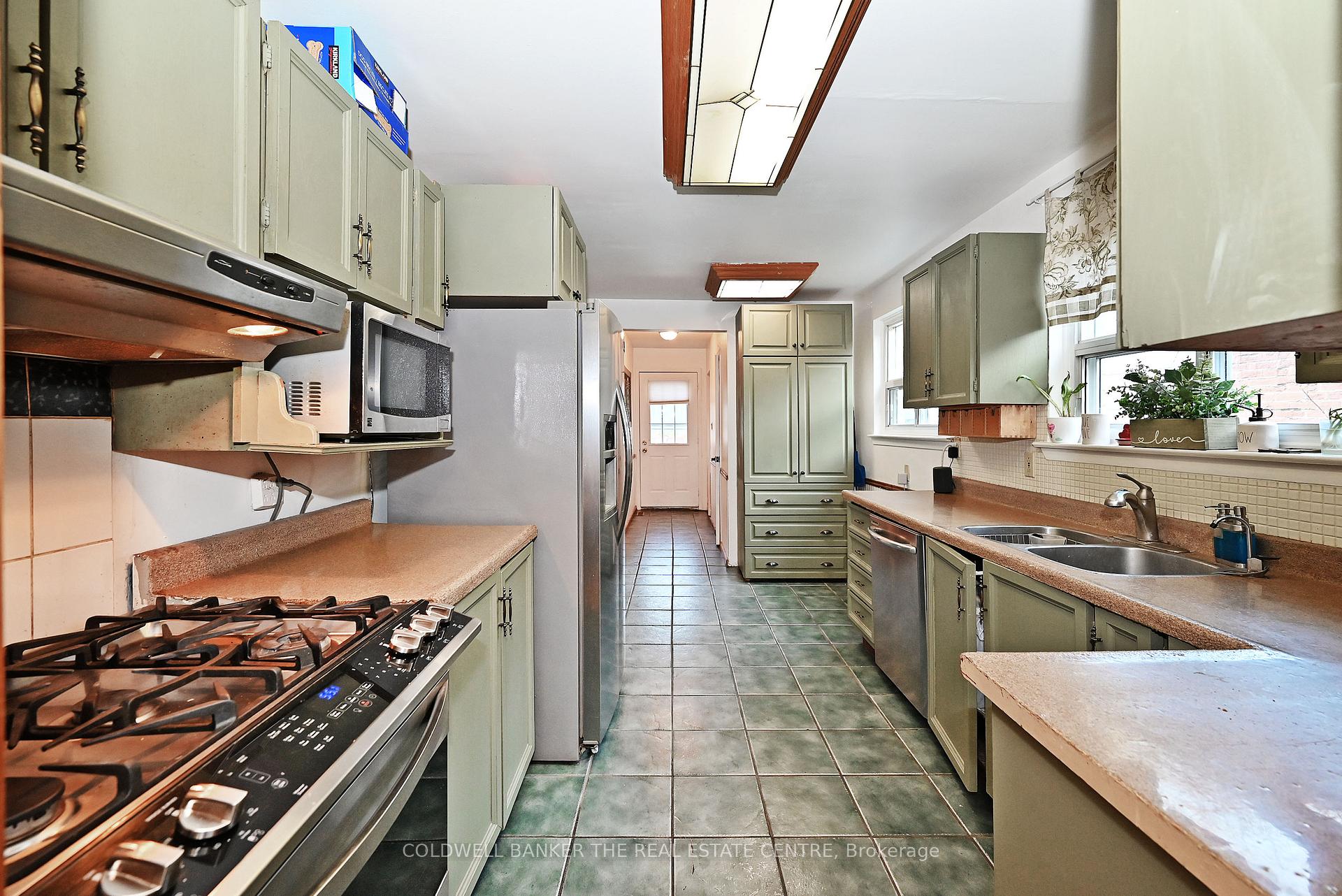 Photo 5 of 940 Wildwood Drive, Newmarket, Gorham-College Manor — HOMEH
