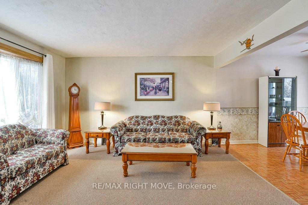 Photo 3 of 46 Esther Anne Drive, Orillia — HOMEH