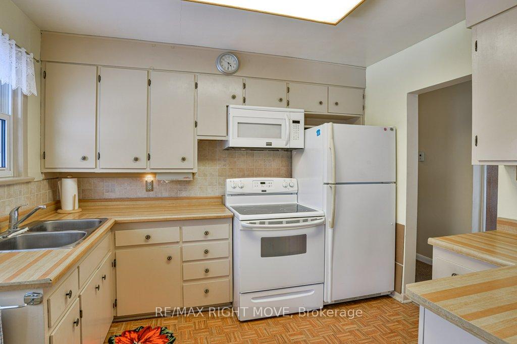 Photo 7 of 46 Esther Anne Drive, Orillia — HOMEH