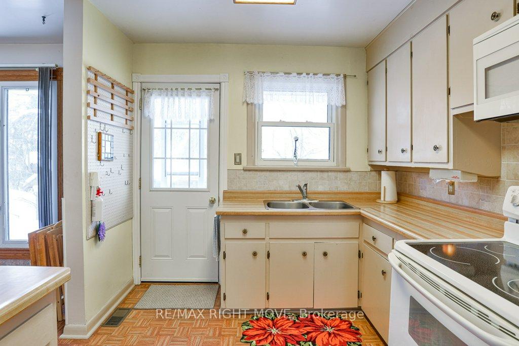 Photo 8 of 46 Esther Anne Drive, Orillia — HOMEH