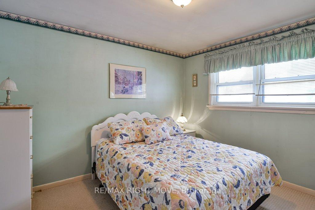 Photo 10 of 46 Esther Anne Drive, Orillia — HOMEH