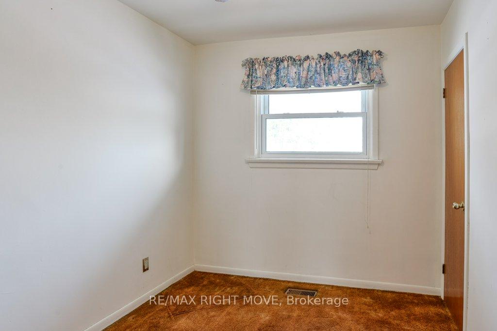 Photo 12 of 46 Esther Anne Drive, Orillia — HOMEH