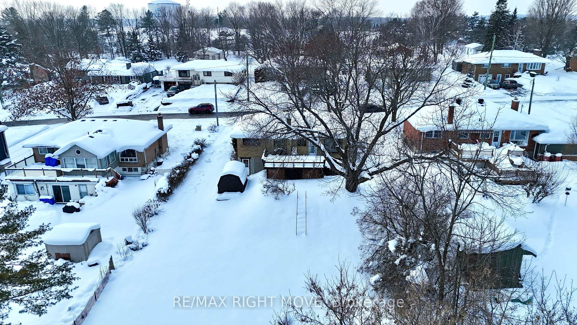 Photo 21 of 46 Esther Anne Drive, Orillia — HOMEH
