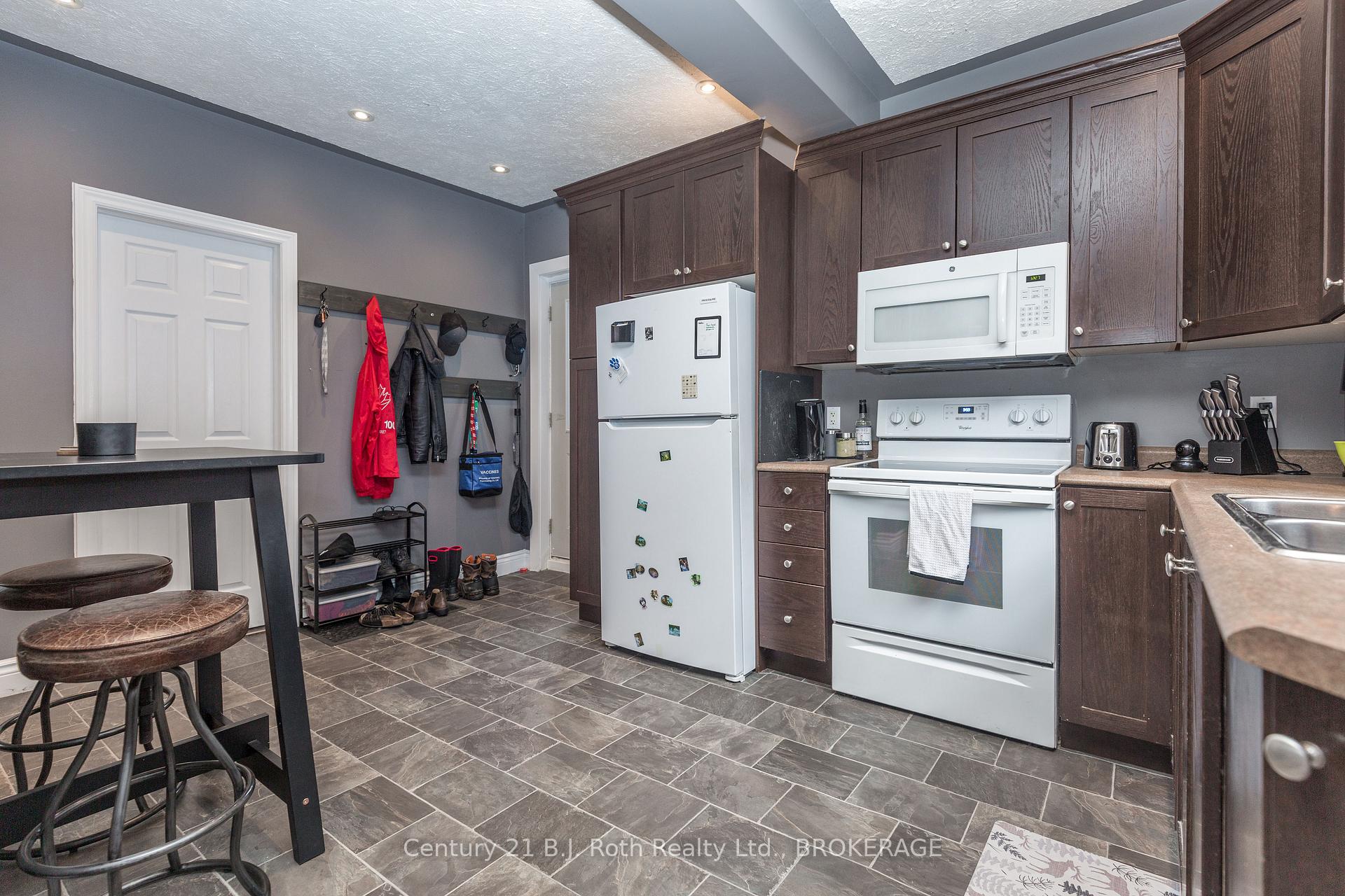 Photo 14 of 145 Mary Street, Orillia — HOMEH