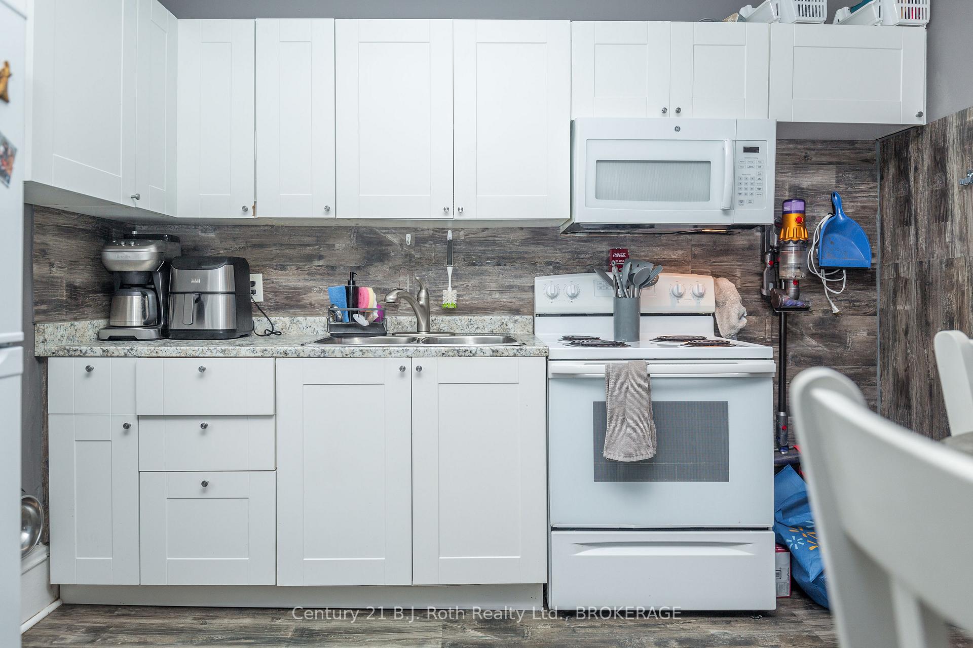 Photo 35 of 145 Mary Street, Orillia — HOMEH