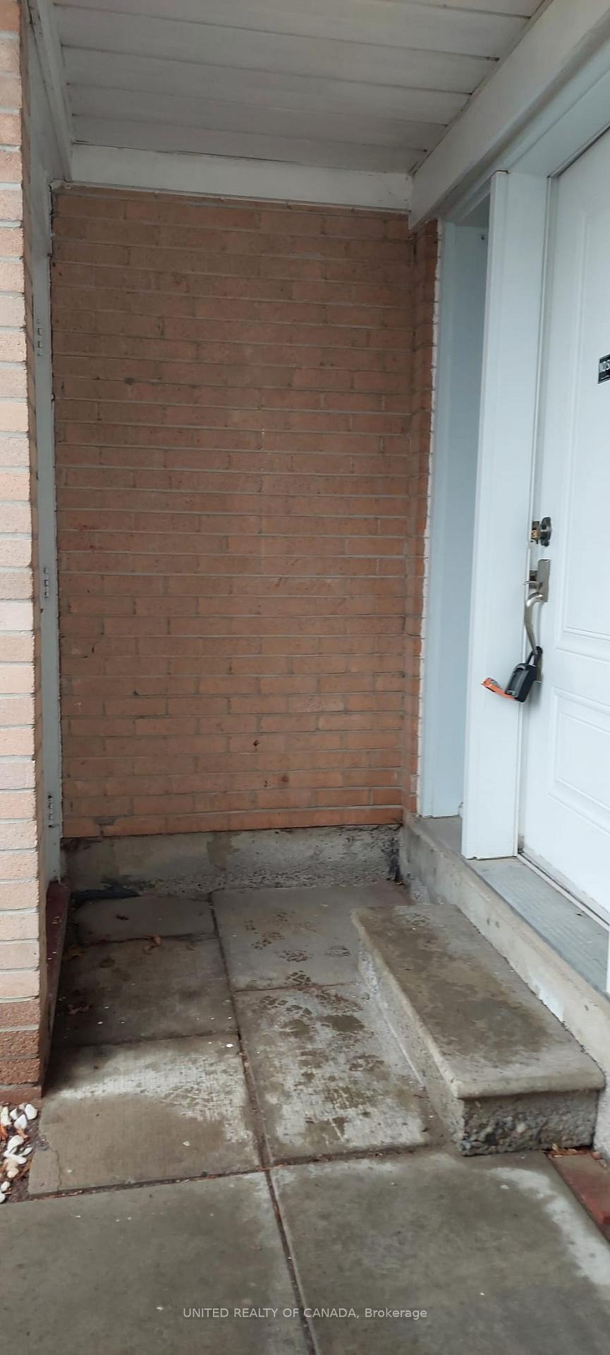 Photo 3 of Unit Main, 115 Huron Heights Drive, Newmarket, Huron Heights-Leslie Valley — HOMEH