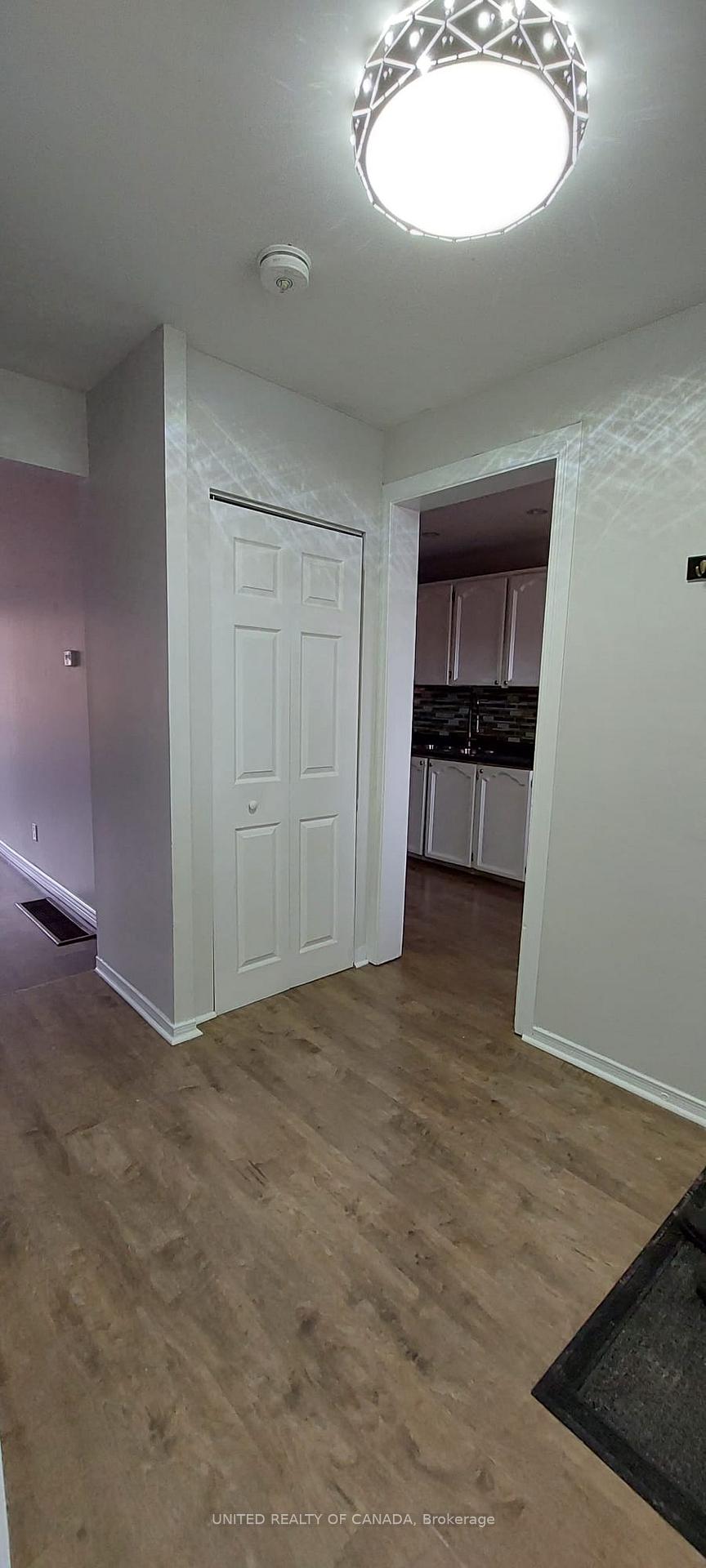 Photo 4 of Unit Main, 115 Huron Heights Drive, Newmarket, Huron Heights-Leslie Valley — HOMEH