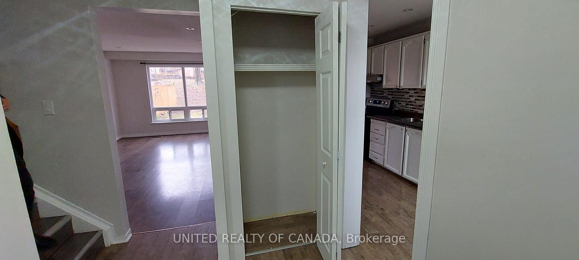 Photo 5 of Unit Main, 115 Huron Heights Drive, Newmarket, Huron Heights-Leslie Valley — HOMEH
