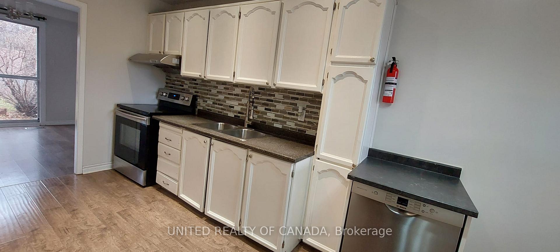 Photo 8 of Unit Main, 115 Huron Heights Drive, Newmarket, Huron Heights-Leslie Valley — HOMEH
