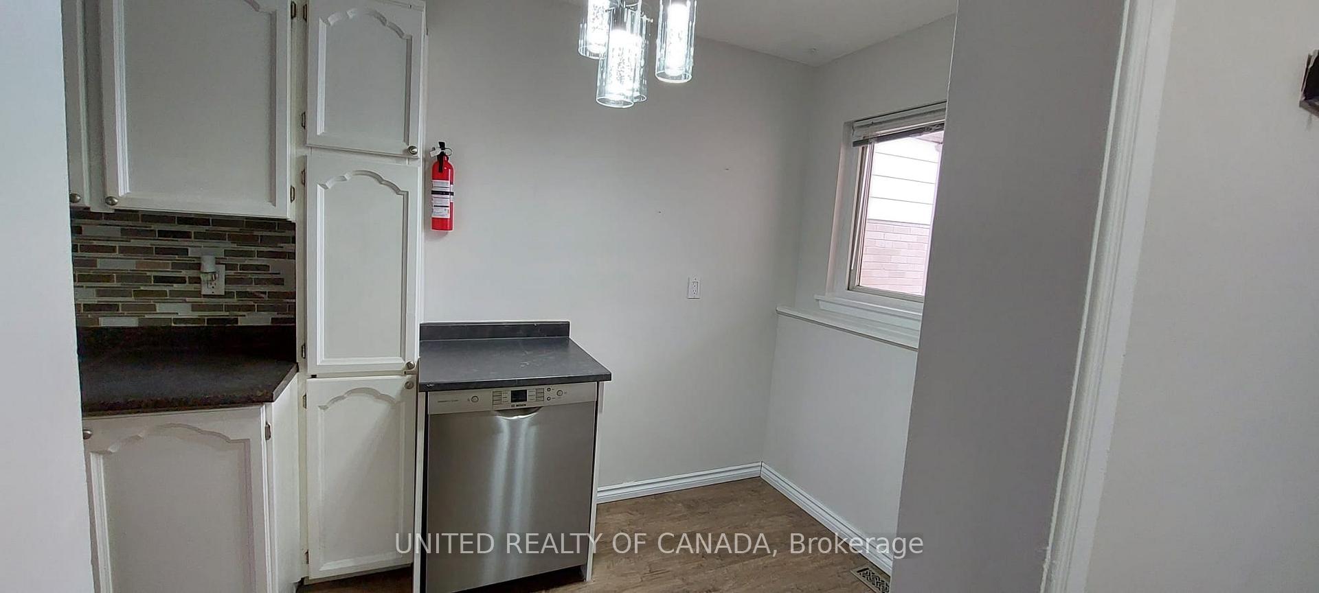 Photo 10 of Unit Main, 115 Huron Heights Drive, Newmarket, Huron Heights-Leslie Valley — HOMEH