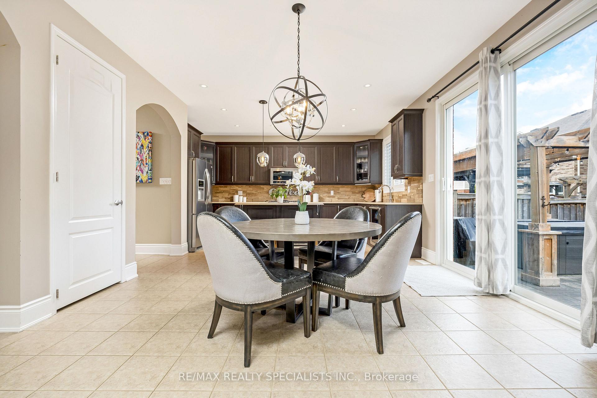 Photo 2 of 918 Drysdale Crescent, Milton, Willmott — HOMEH