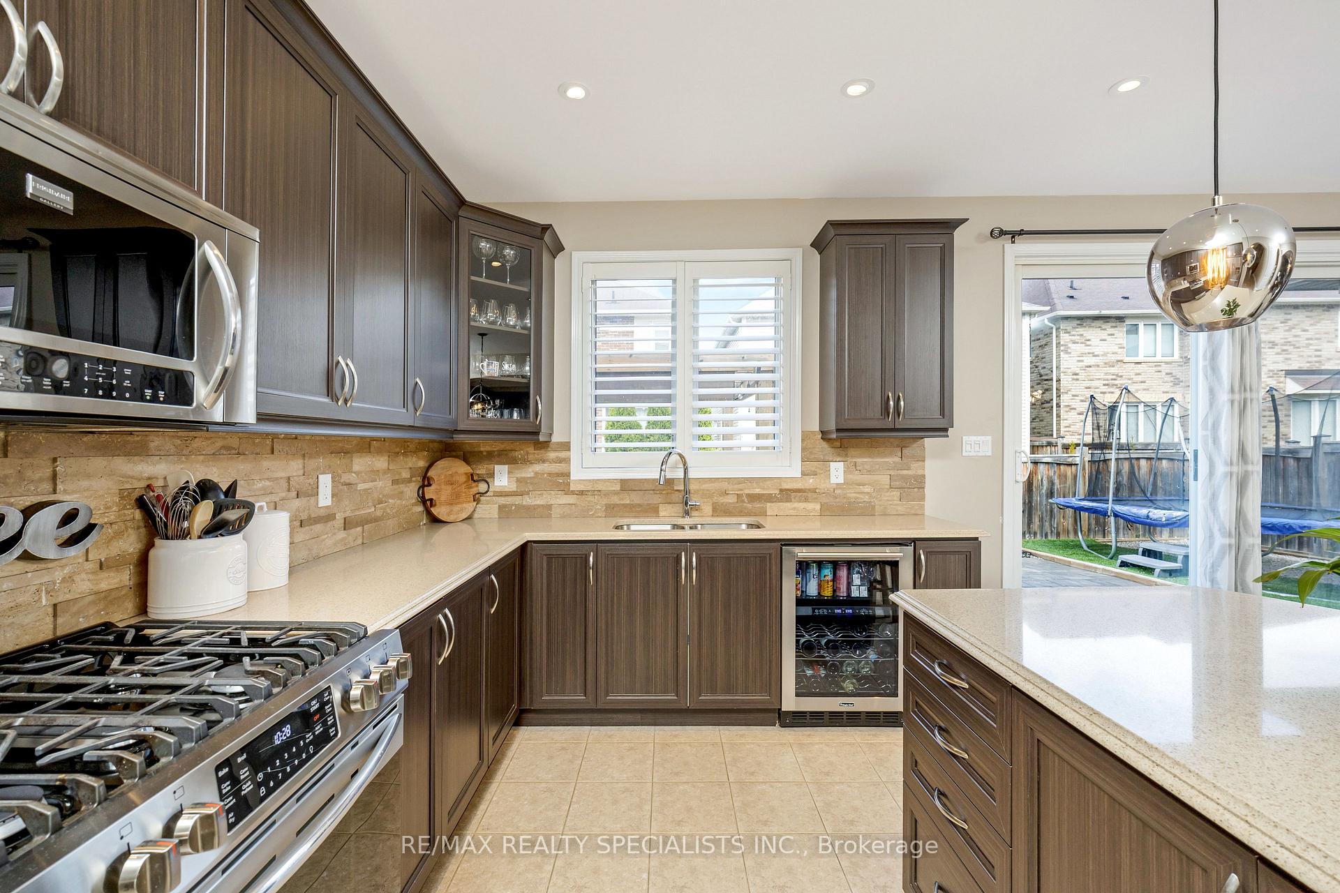 Photo 10 of 918 Drysdale Crescent, Milton, Willmott — HOMEH