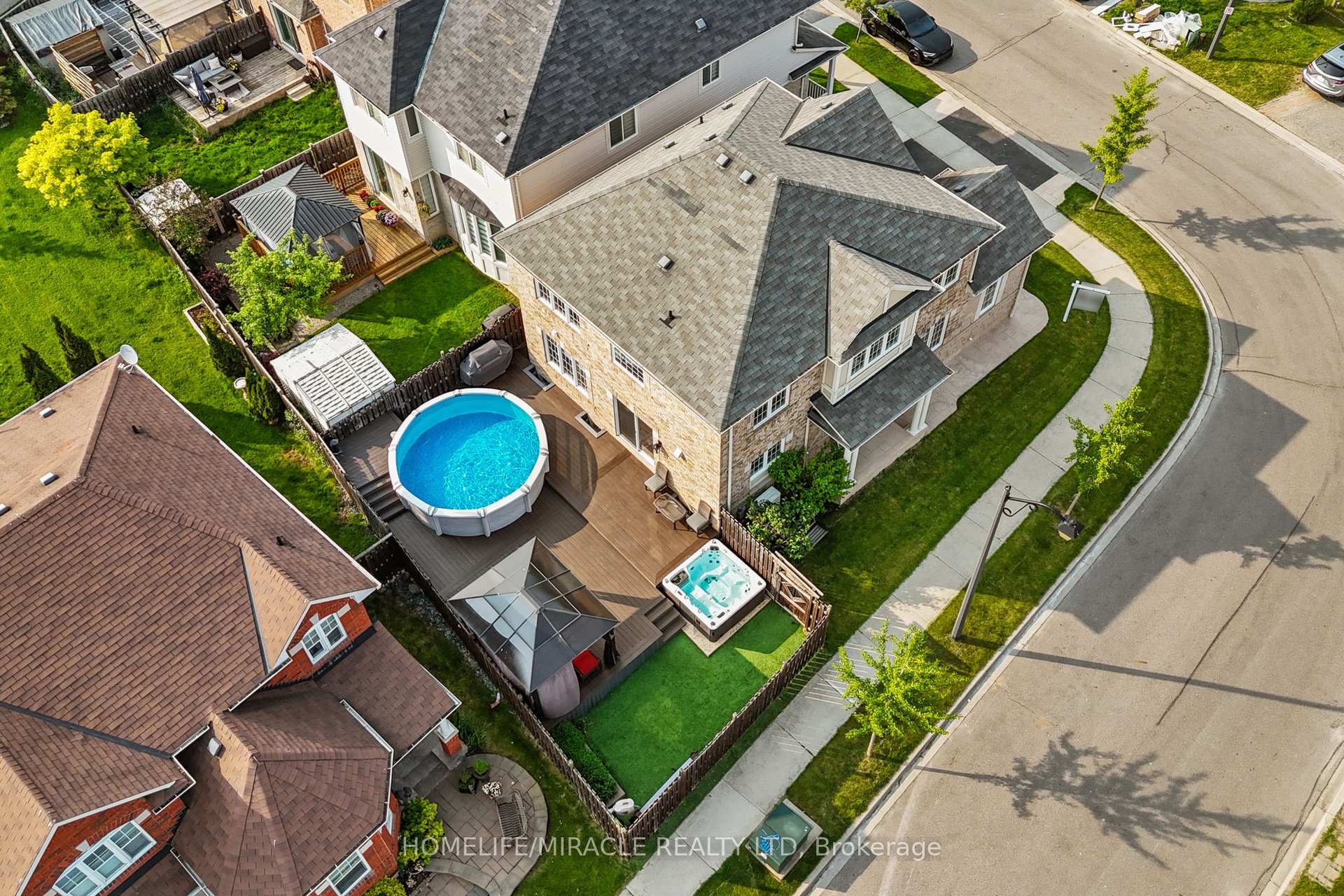 Front of 949 Zelinsky Crescent