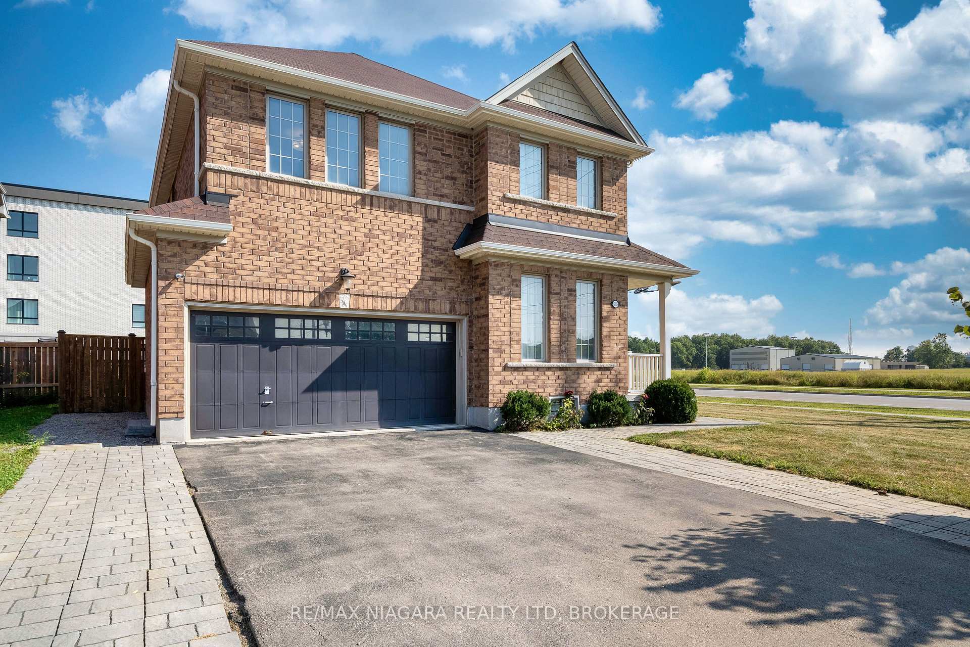 Photo 2 of 8285 Elderberry Drive, Niagara Falls, Brown — HOMEH