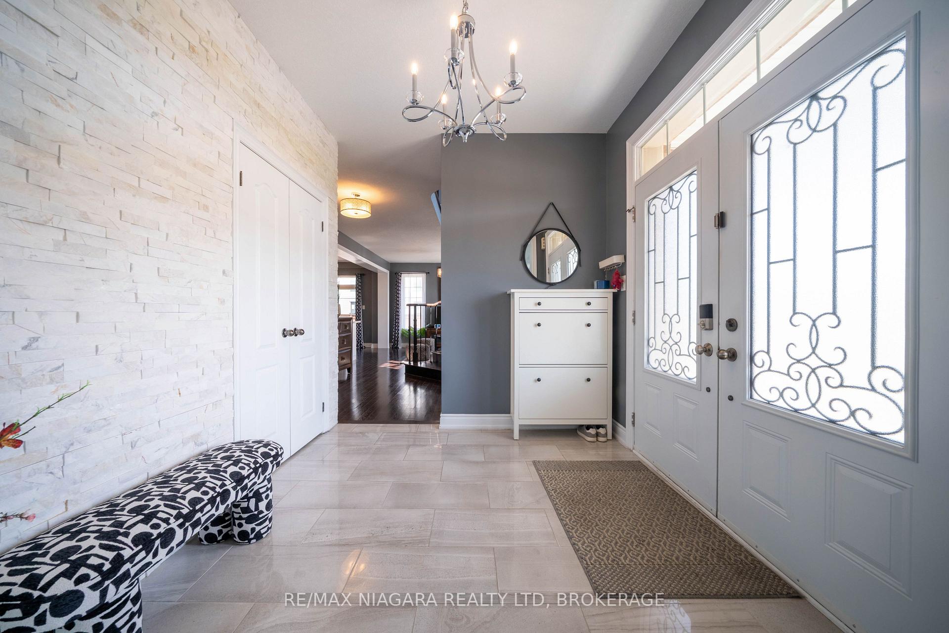 Photo 8 of 8285 Elderberry Drive, Niagara Falls, Brown — HOMEH