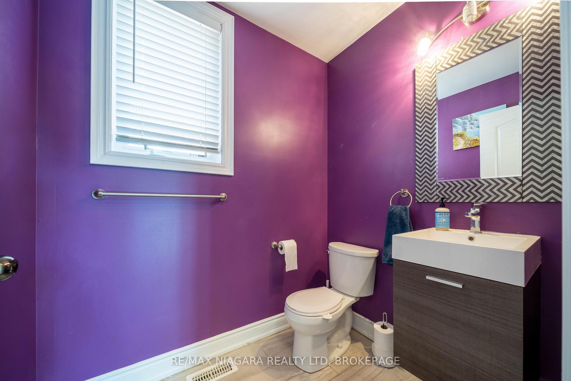 Photo 10 of 8285 Elderberry Drive, Niagara Falls, Brown — HOMEH