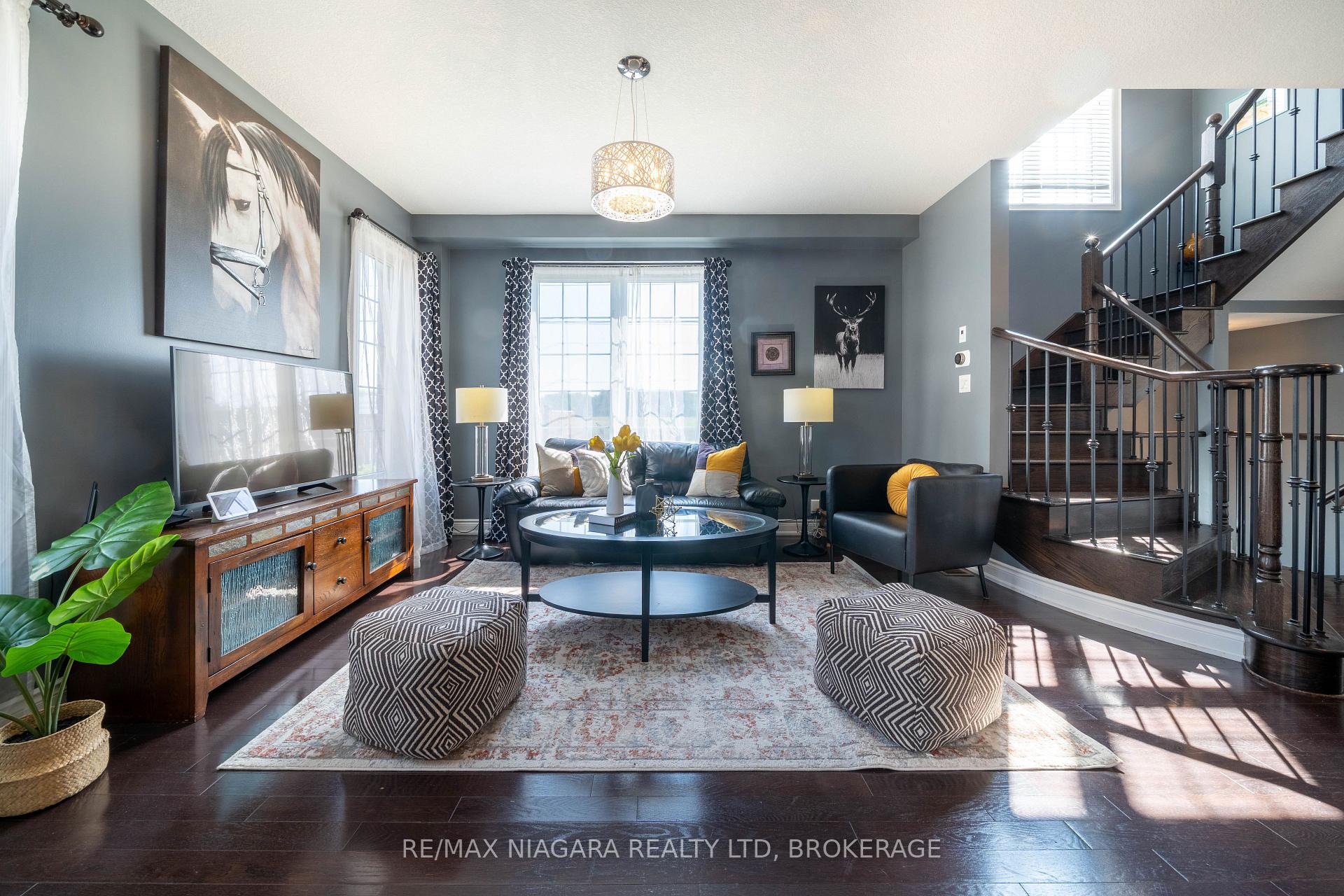 Photo 14 of 8285 Elderberry Drive, Niagara Falls, Brown — HOMEH
