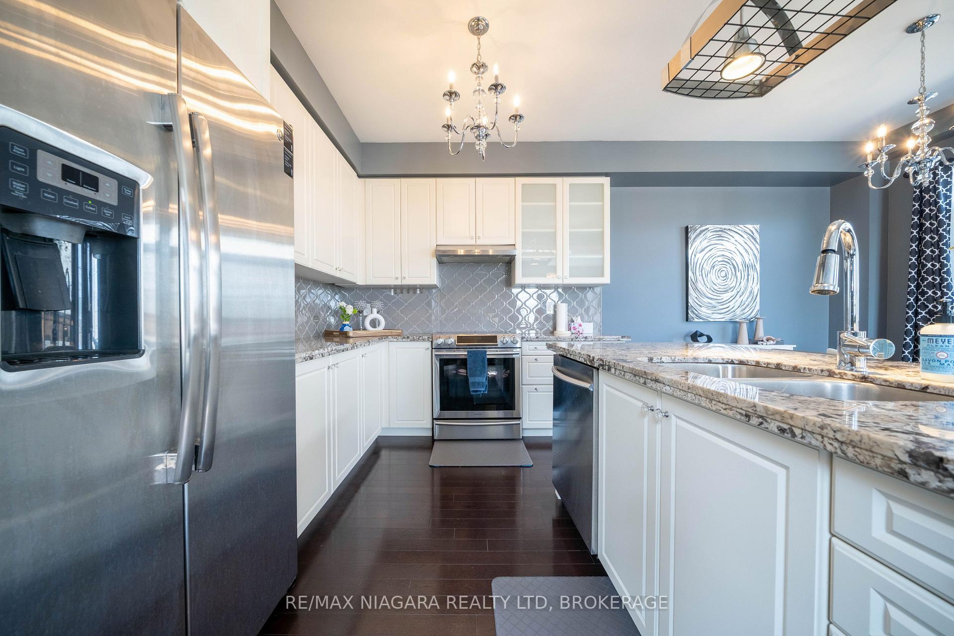 Photo 18 of 8285 Elderberry Drive, Niagara Falls, Brown — HOMEH