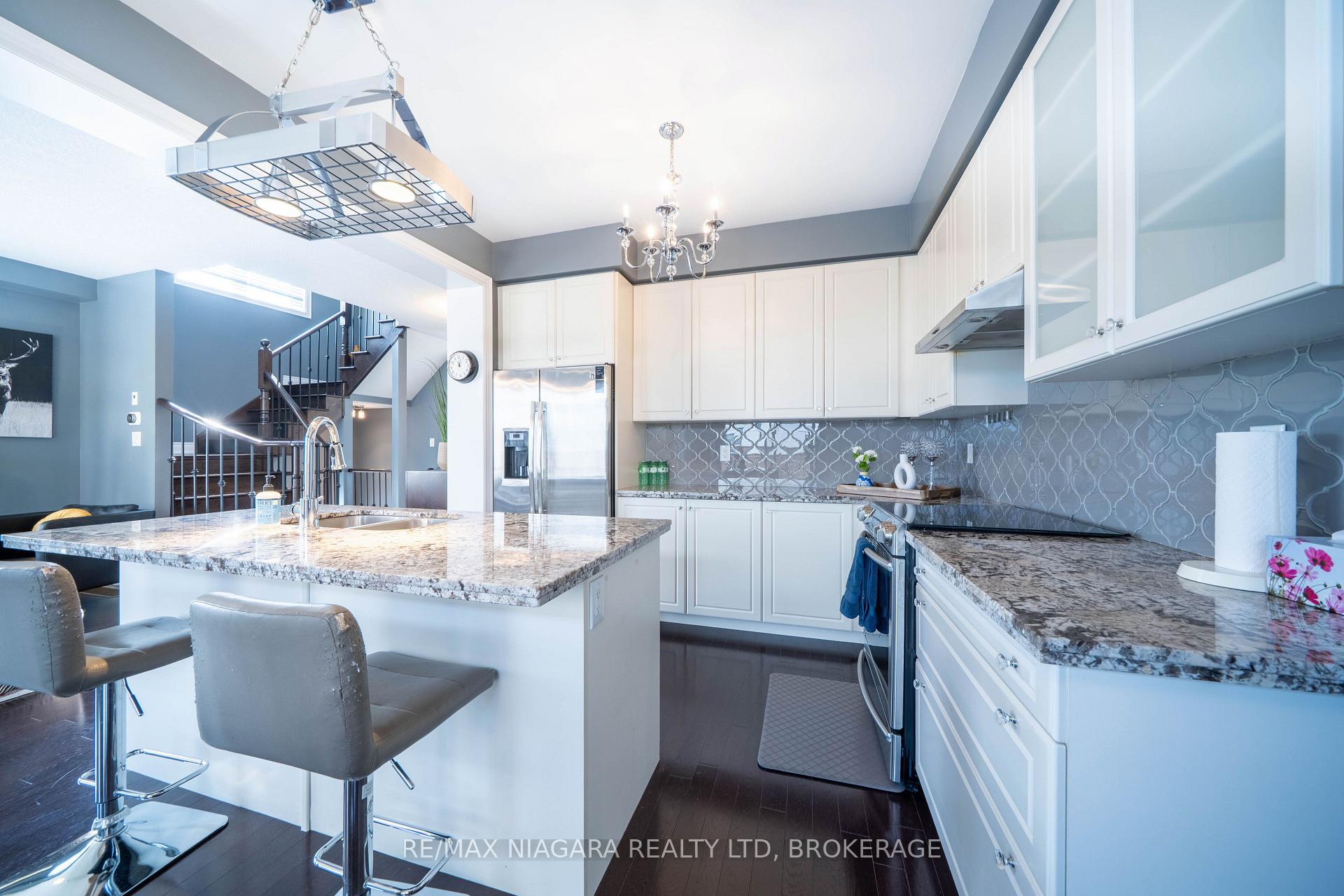 Photo 19 of 8285 Elderberry Drive, Niagara Falls, Brown — HOMEH
