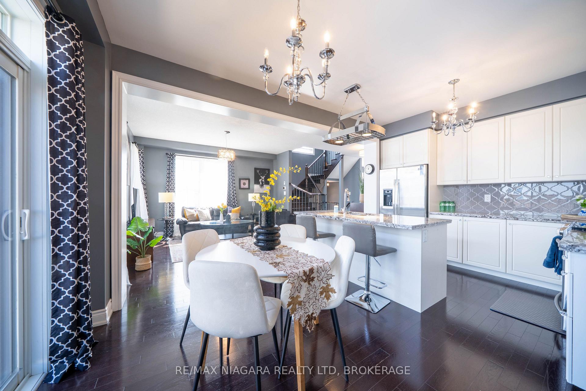 Photo 20 of 8285 Elderberry Drive, Niagara Falls, Brown — HOMEH