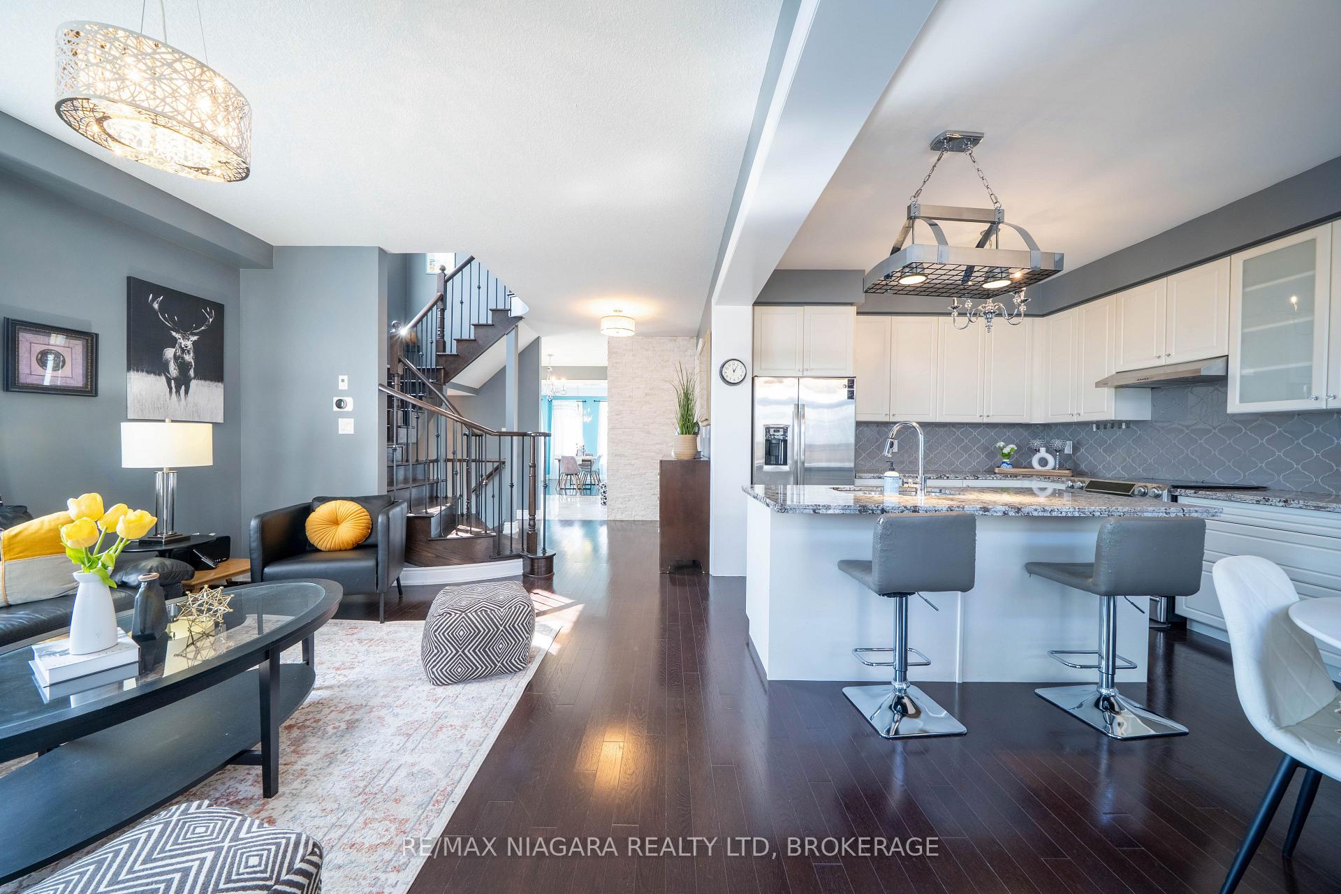 Photo 21 of 8285 Elderberry Drive, Niagara Falls, Brown — HOMEH
