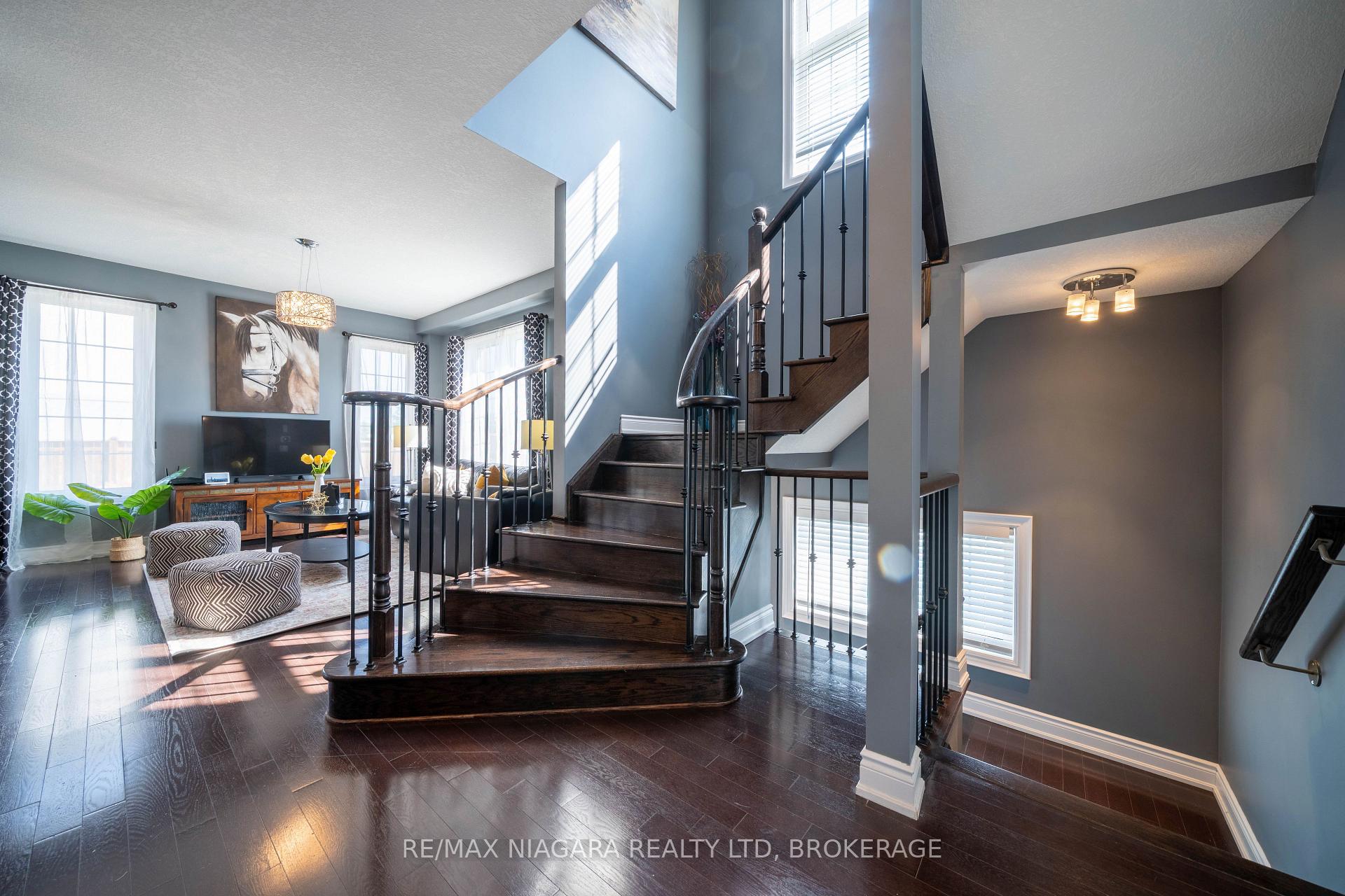 Photo 22 of 8285 Elderberry Drive, Niagara Falls, Brown — HOMEH