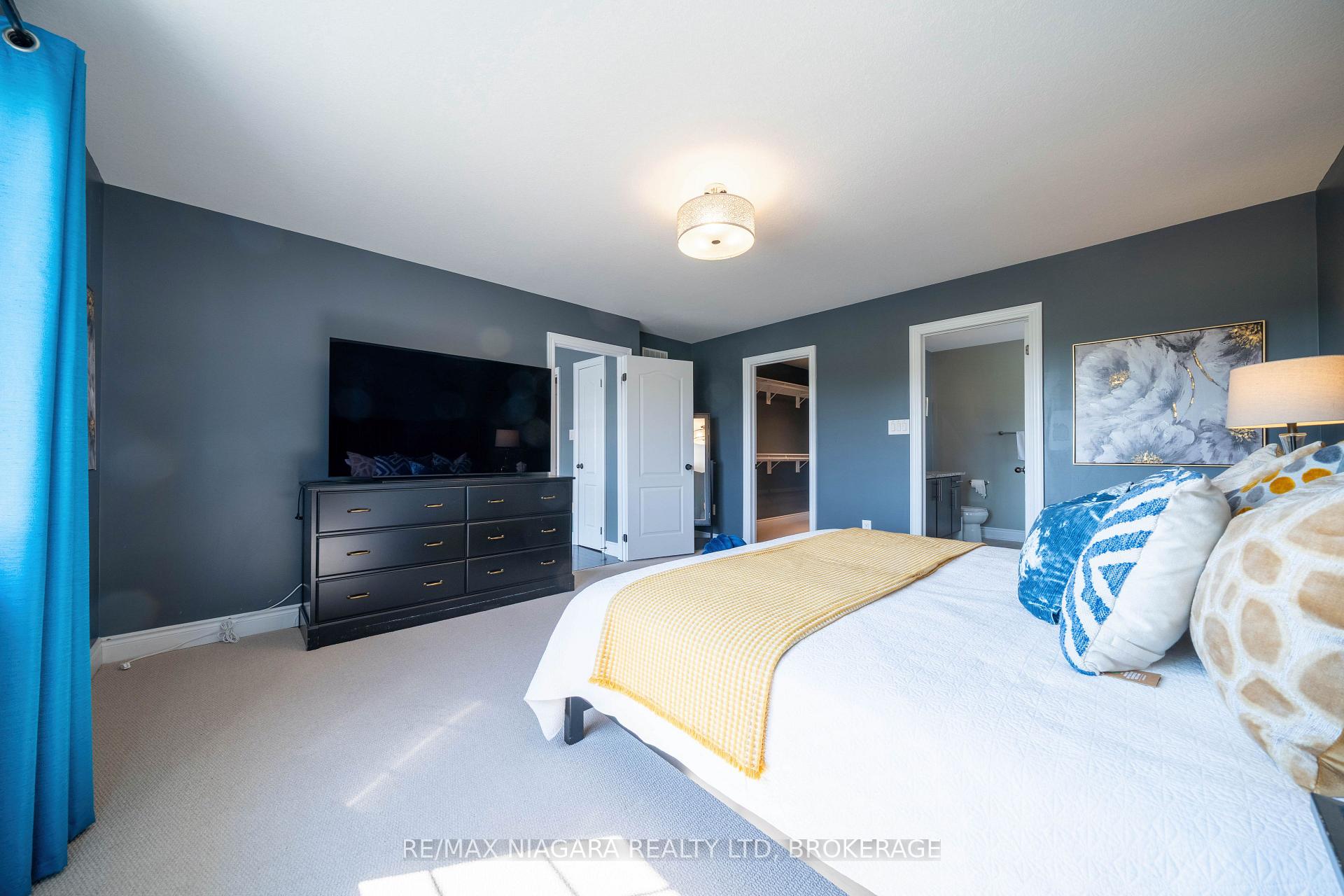 Photo 26 of 8285 Elderberry Drive, Niagara Falls, Brown — HOMEH