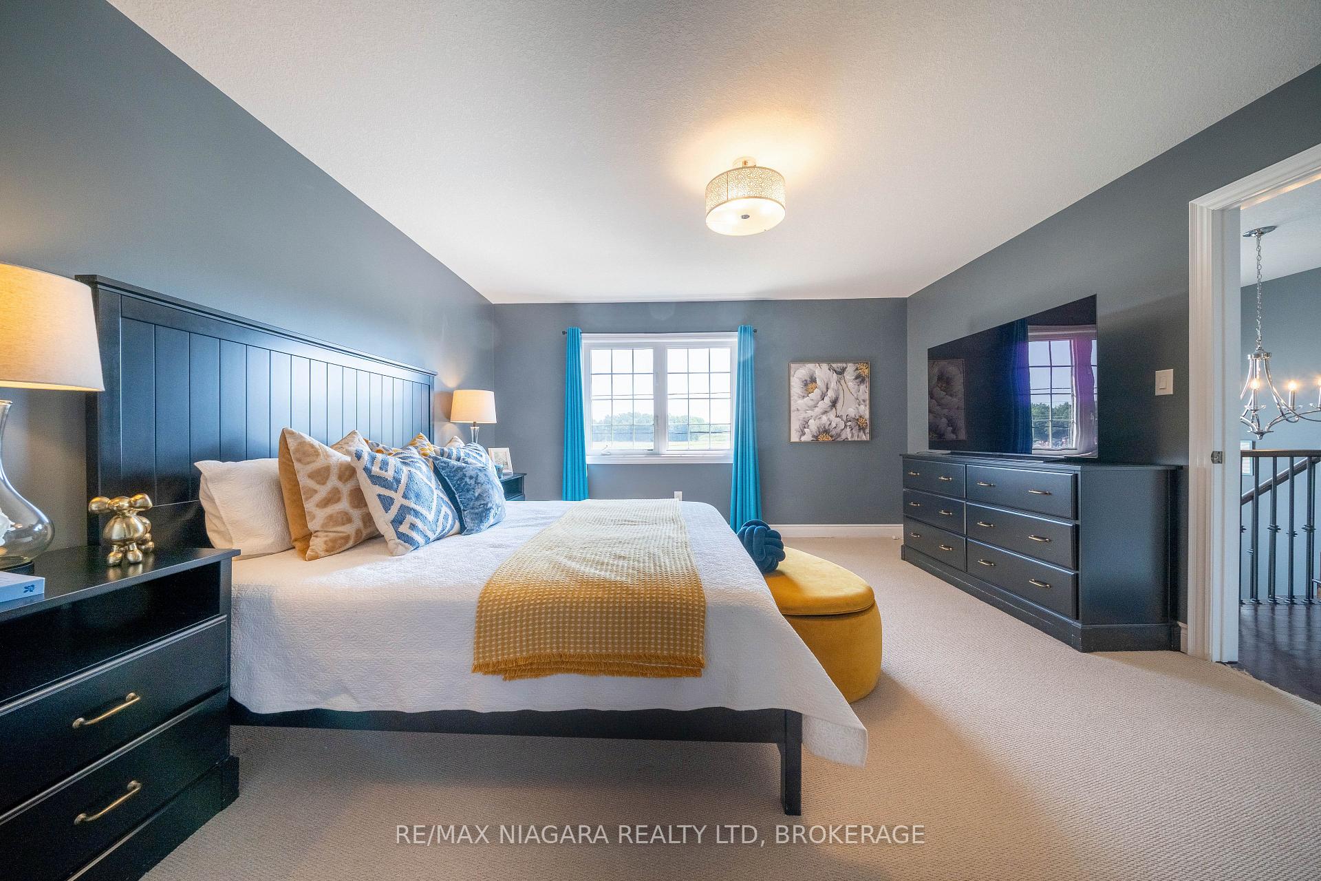 Photo 27 of 8285 Elderberry Drive, Niagara Falls, Brown — HOMEH