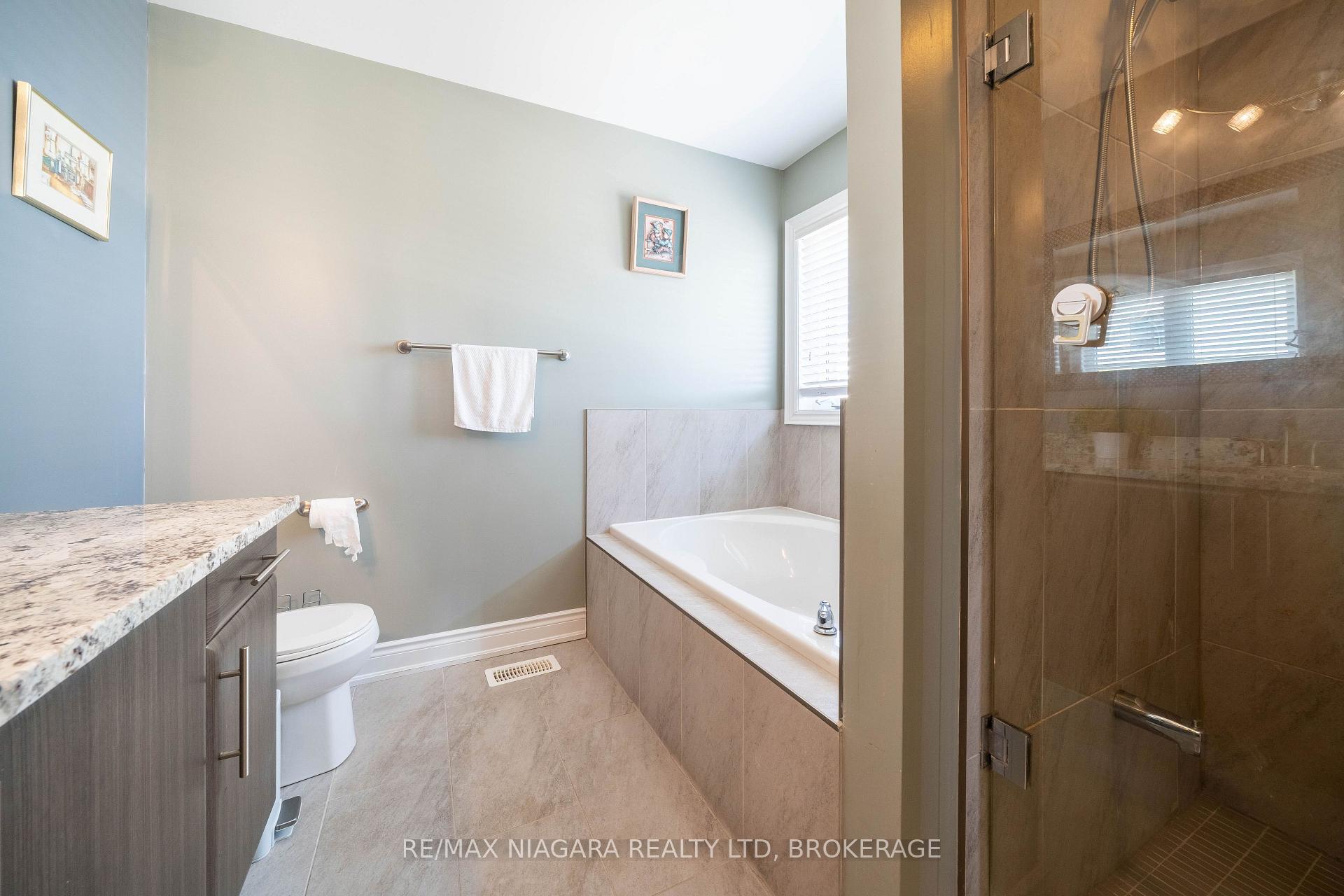 Photo 29 of 8285 Elderberry Drive, Niagara Falls, Brown — HOMEH