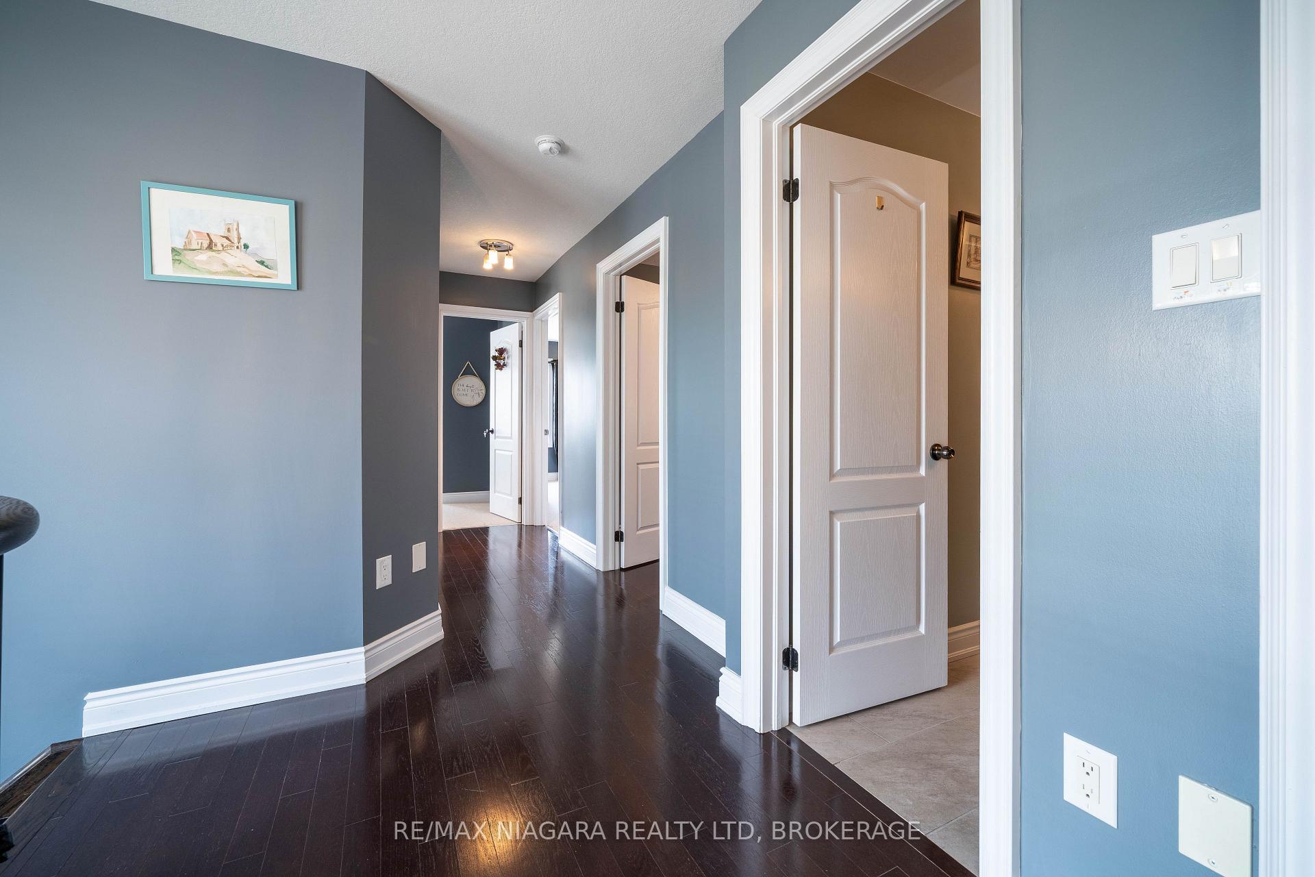 Photo 30 of 8285 Elderberry Drive, Niagara Falls, Brown — HOMEH