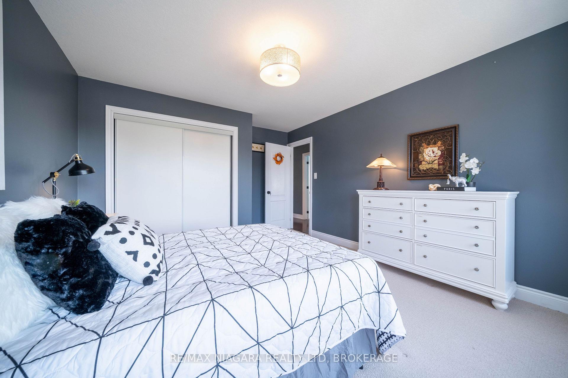 Photo 33 of 8285 Elderberry Drive, Niagara Falls, Brown — HOMEH