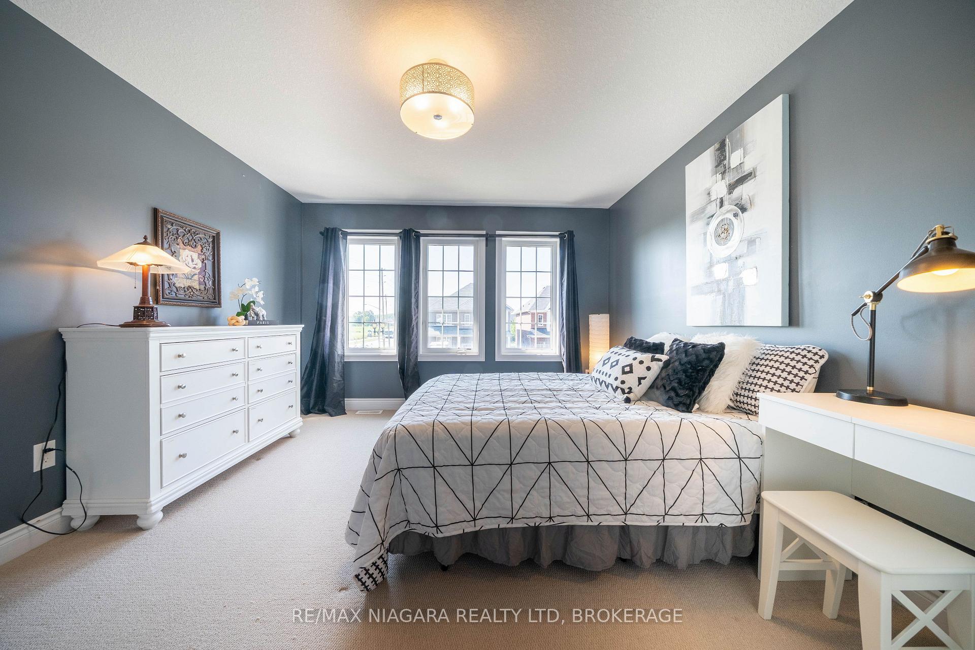 Photo 34 of 8285 Elderberry Drive, Niagara Falls, Brown — HOMEH