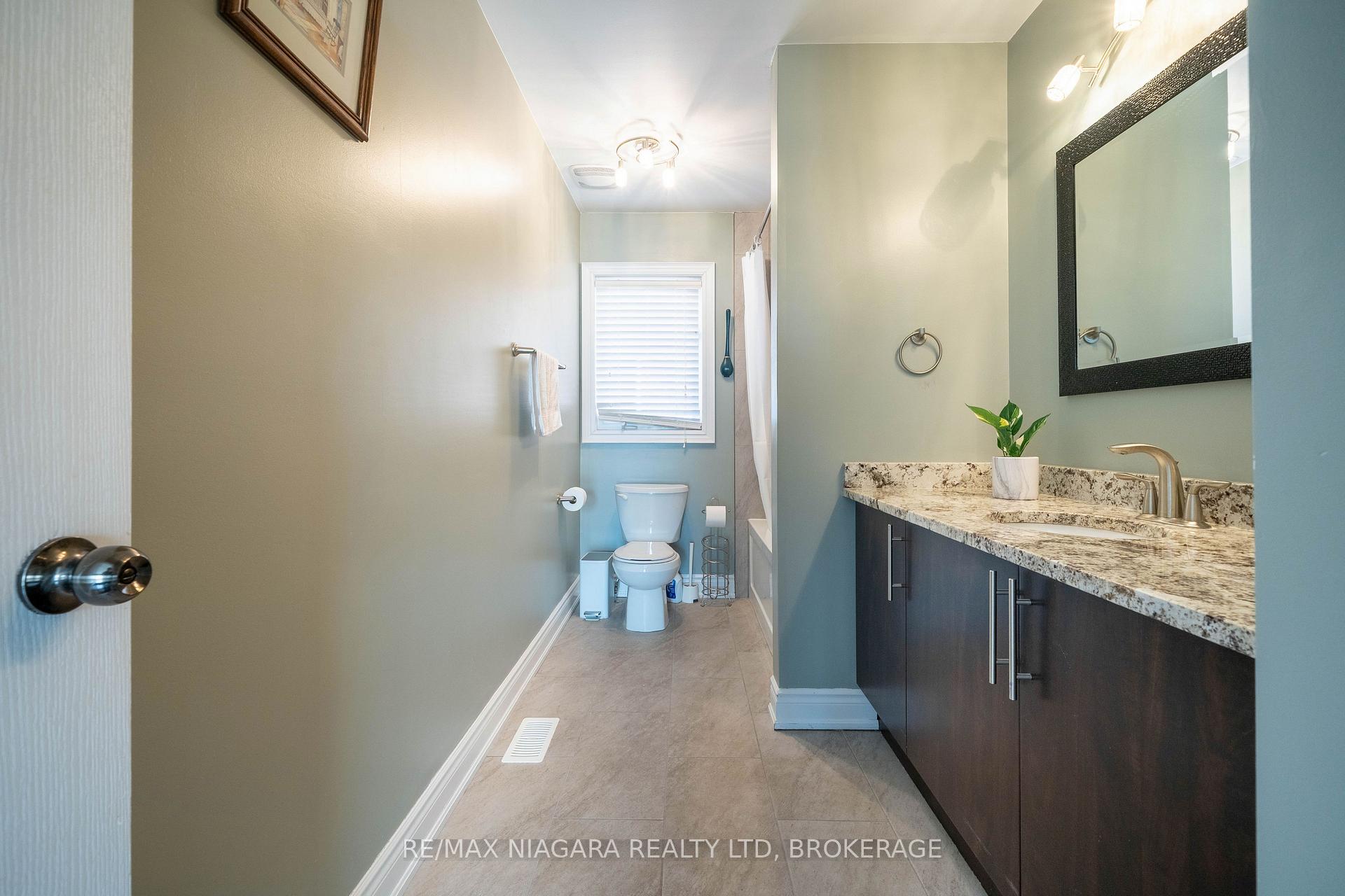 Photo 35 of 8285 Elderberry Drive, Niagara Falls, Brown — HOMEH