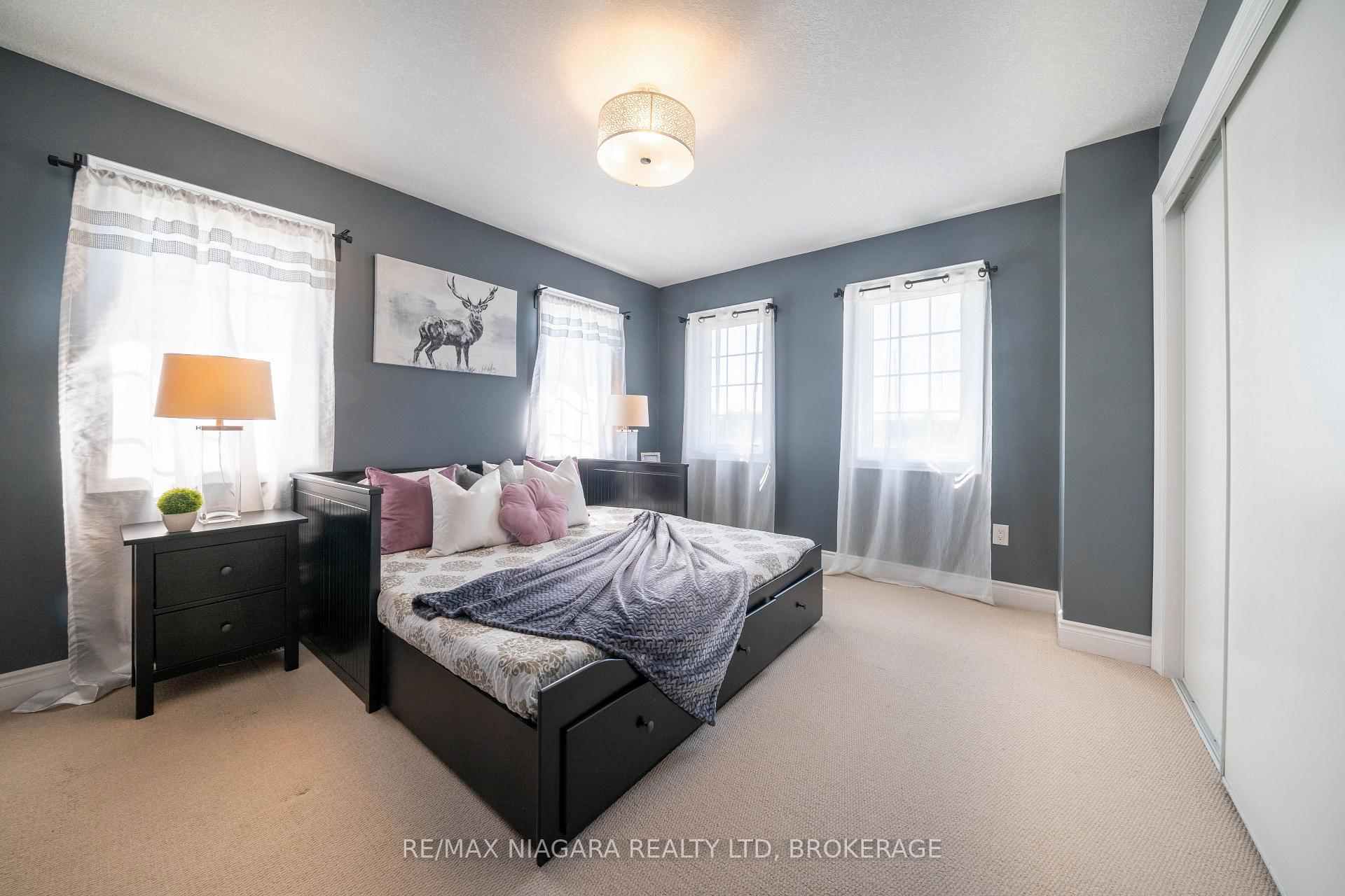 Photo 36 of 8285 Elderberry Drive, Niagara Falls, Brown — HOMEH