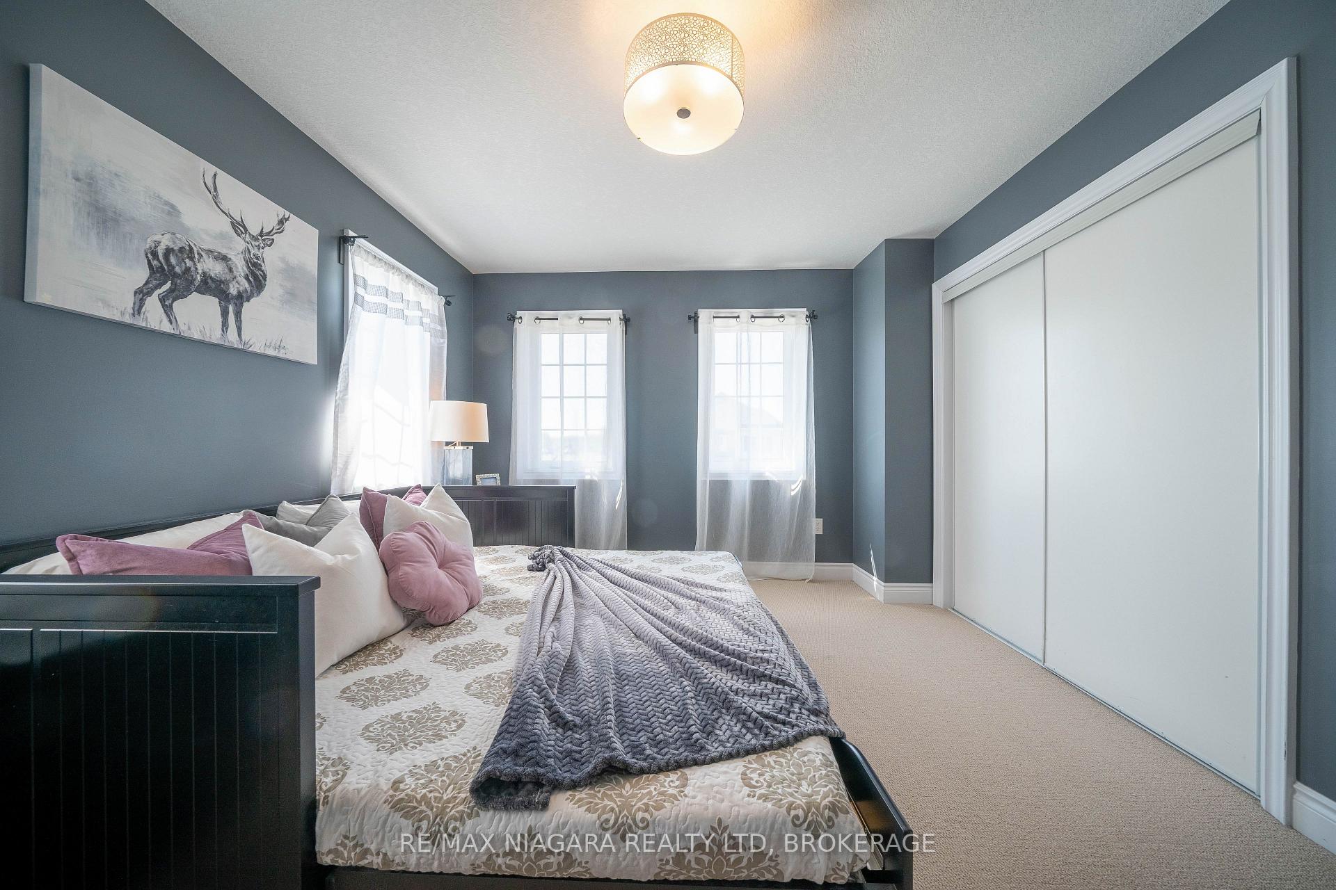 Photo 38 of 8285 Elderberry Drive, Niagara Falls, Brown — HOMEH